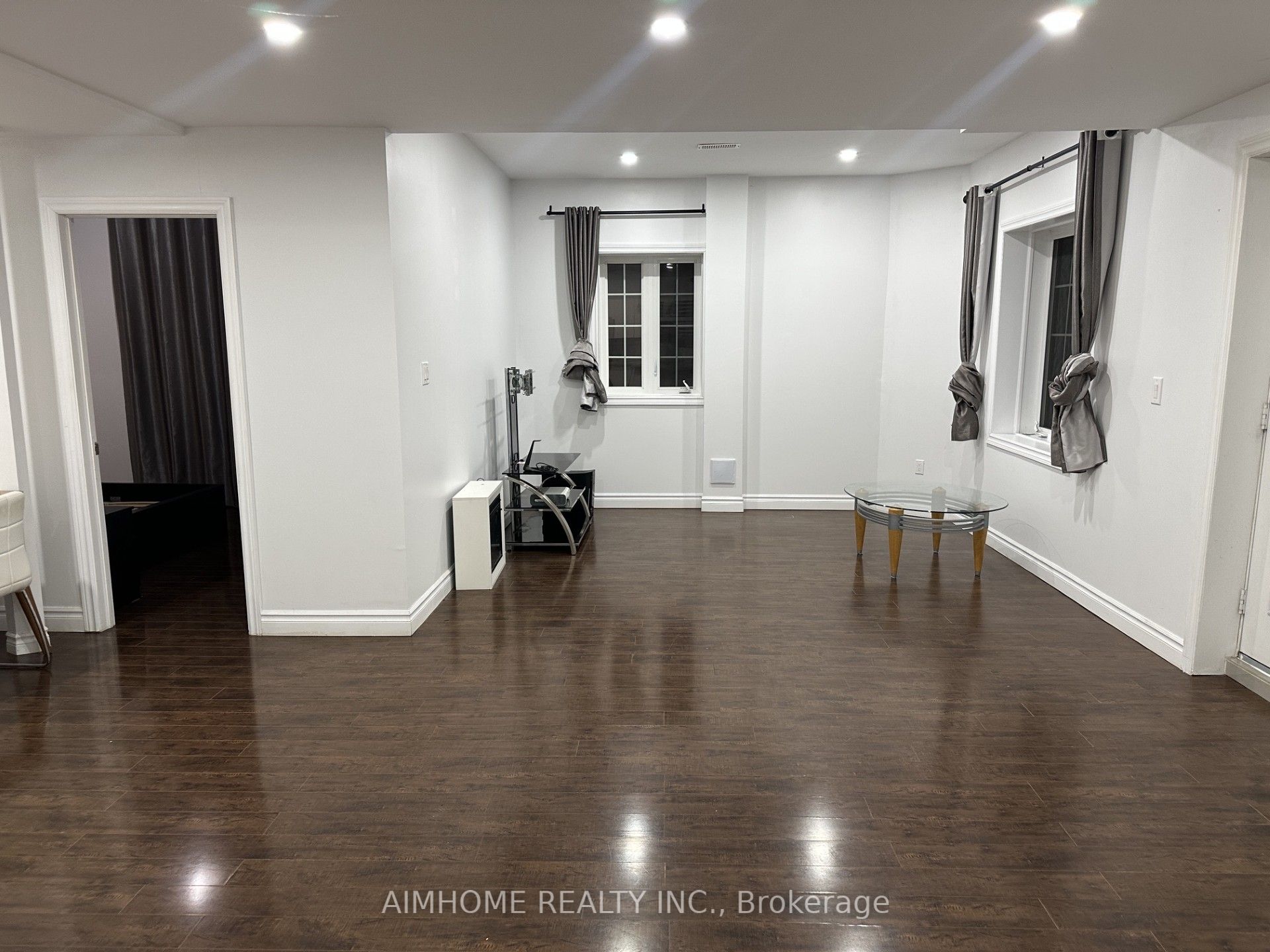 39 Lady Karen Crescent Basement, Vaughan, ON L6A 4M3 photo 2
