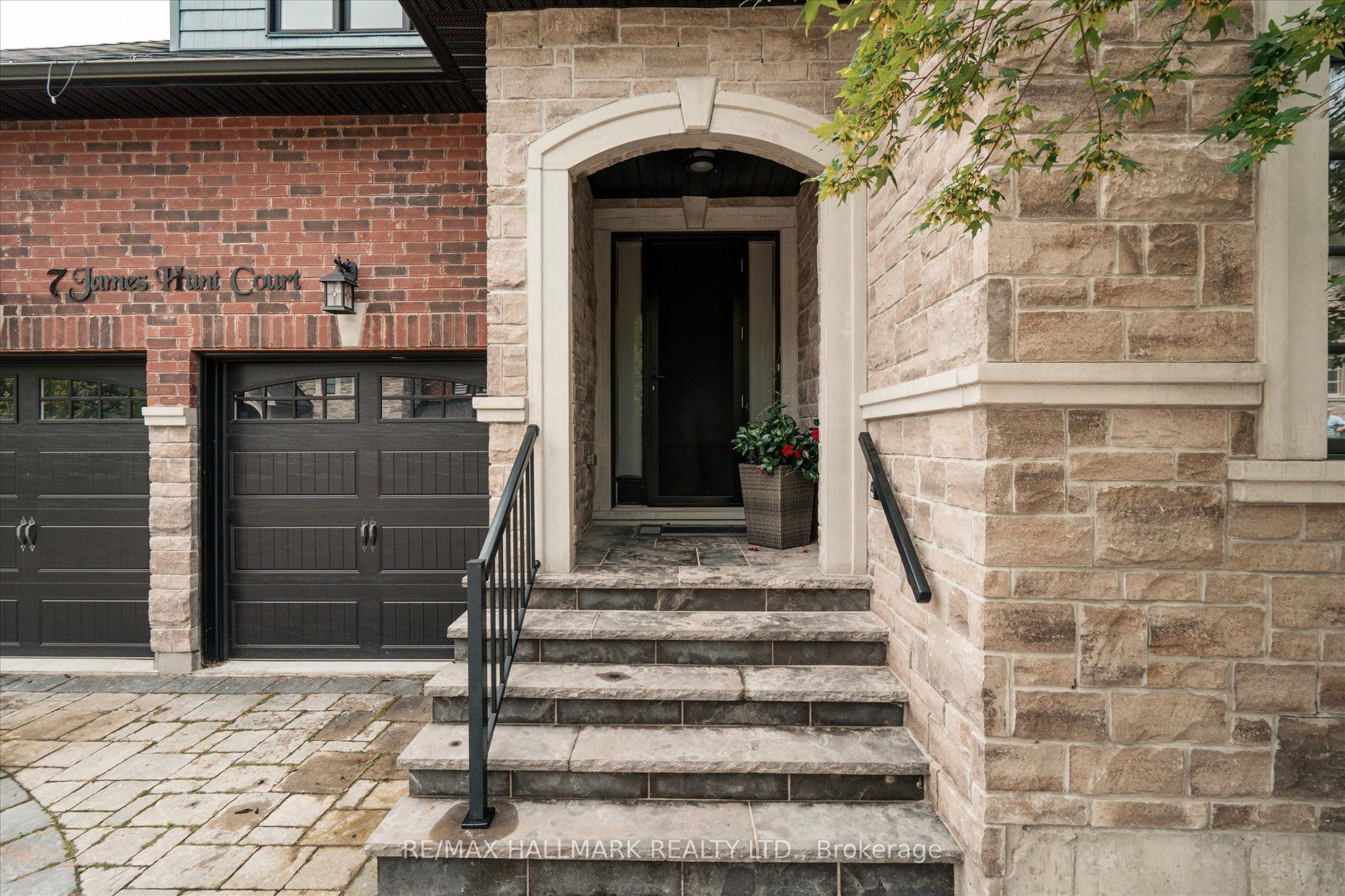 7 Os James Hunt Crt Court, Uxbridge, ON L9P 0E3 photo 4