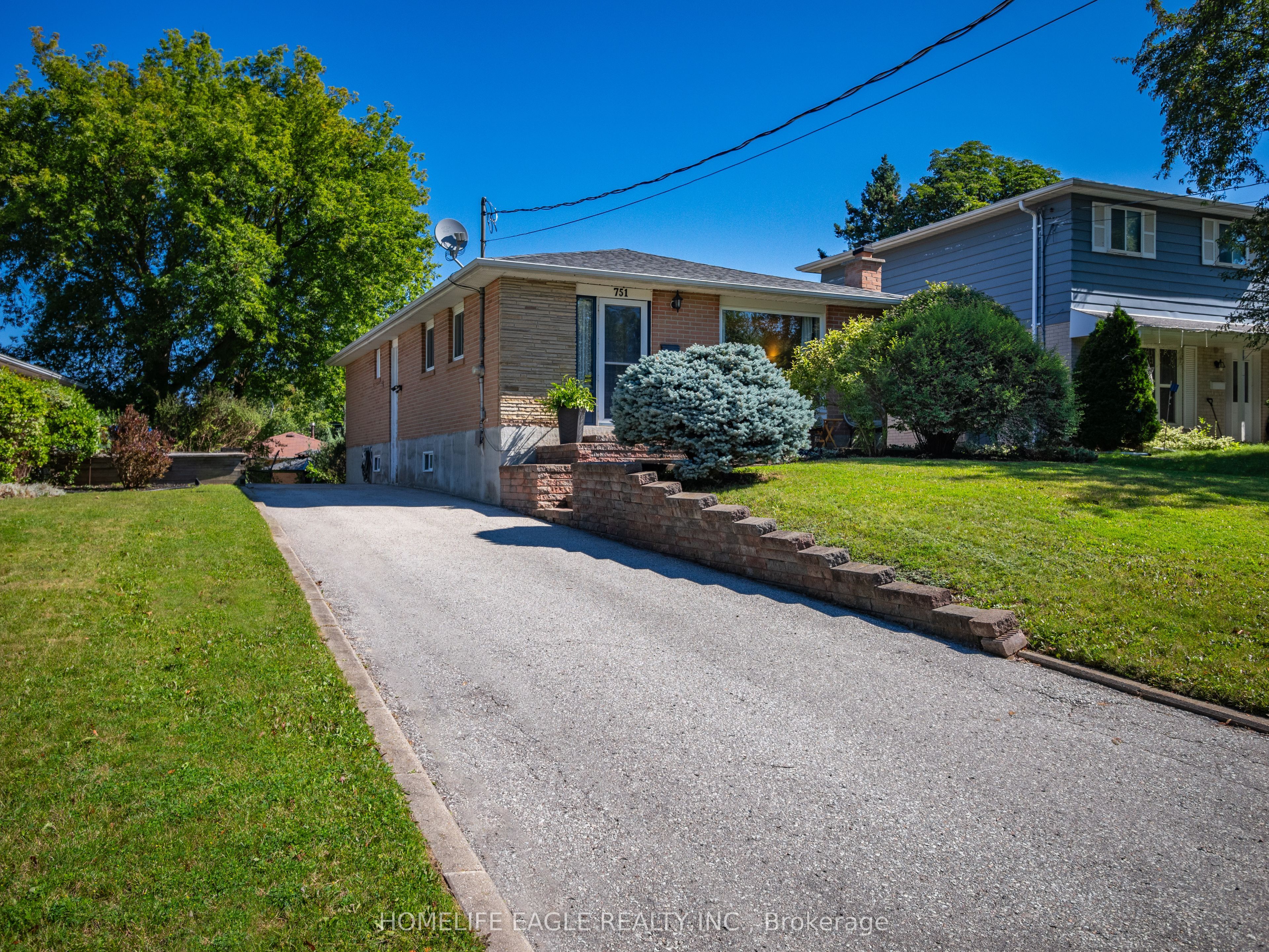 751 Greenfield Crescent, Newmarket, ON L3Y 3B2