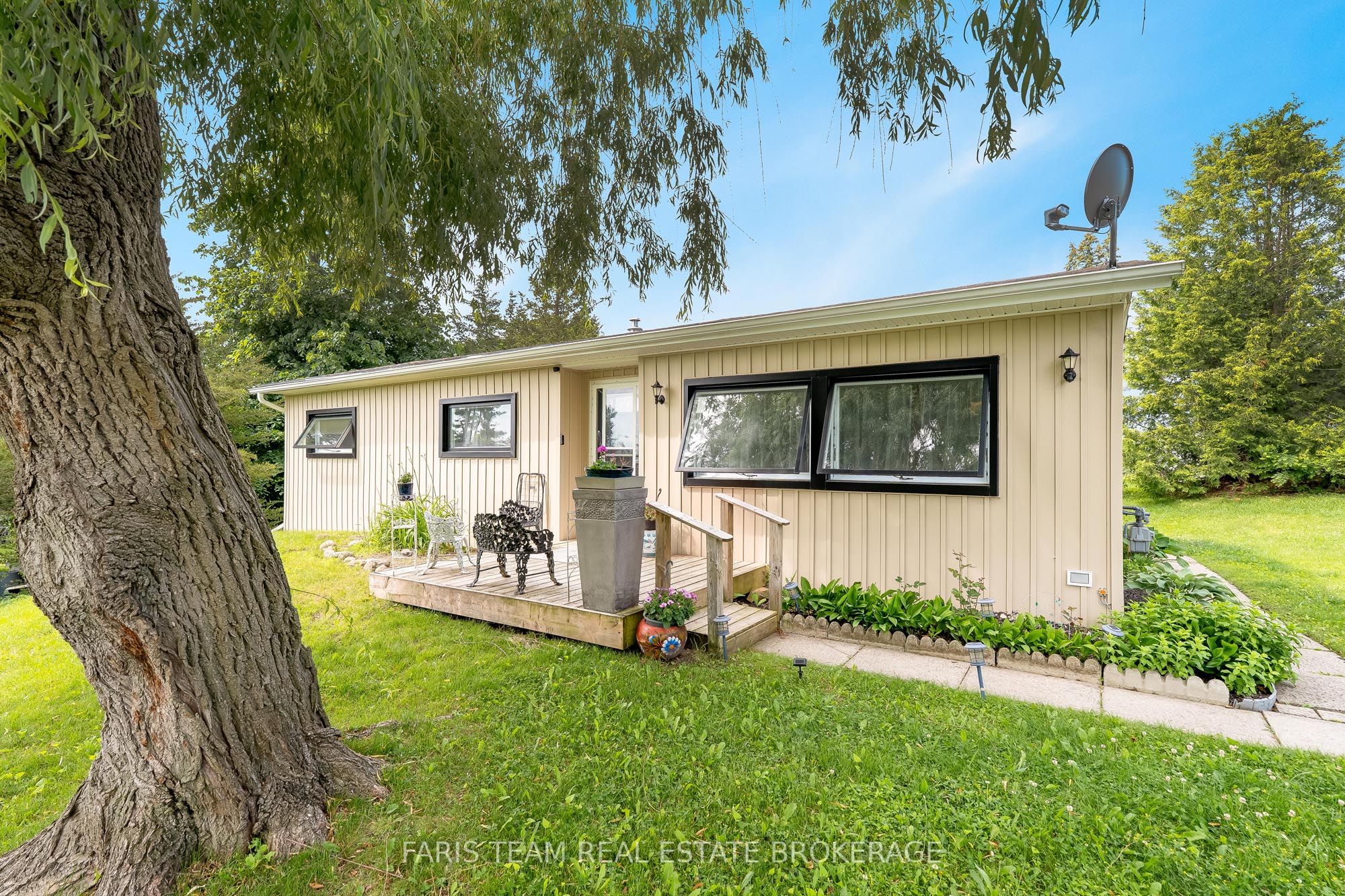21 Hawthorne Drive, Innisfil, ON L9S 1P7