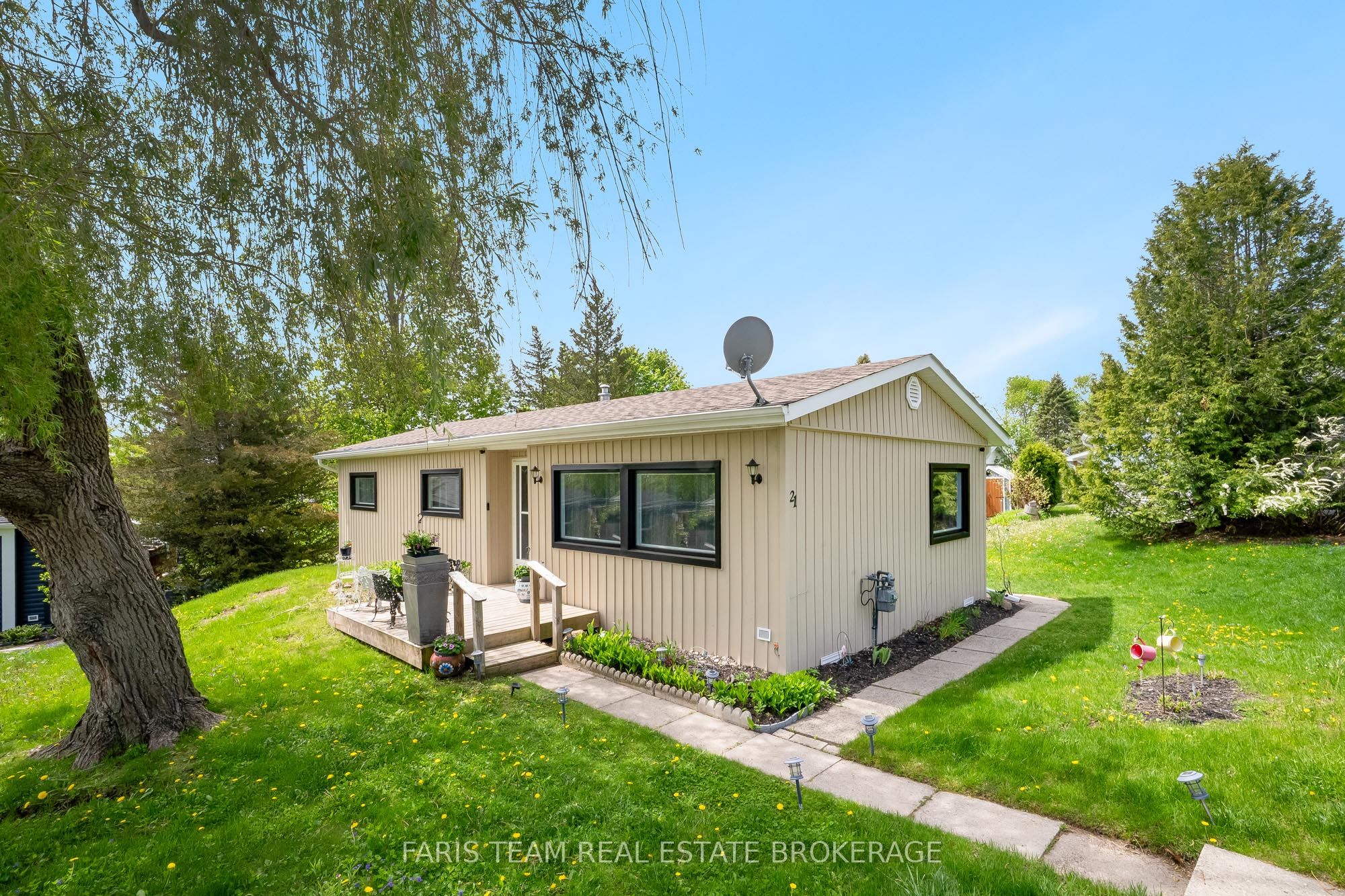 21 Hawthorne Drive, Innisfil, ON L9S 1P7 photo 2