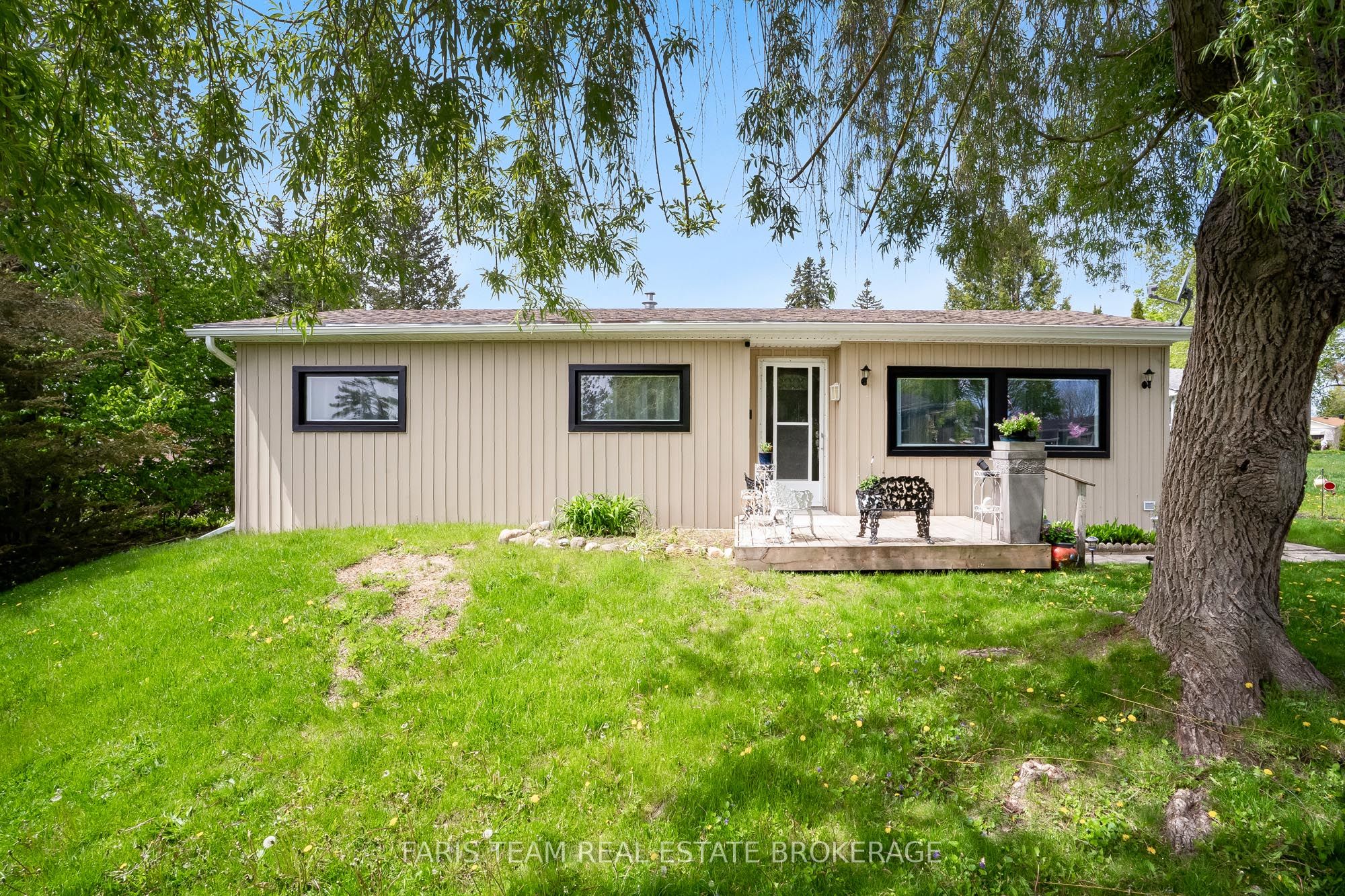 21 Hawthorne Drive, Innisfil, ON L9S 1P7 photo 3