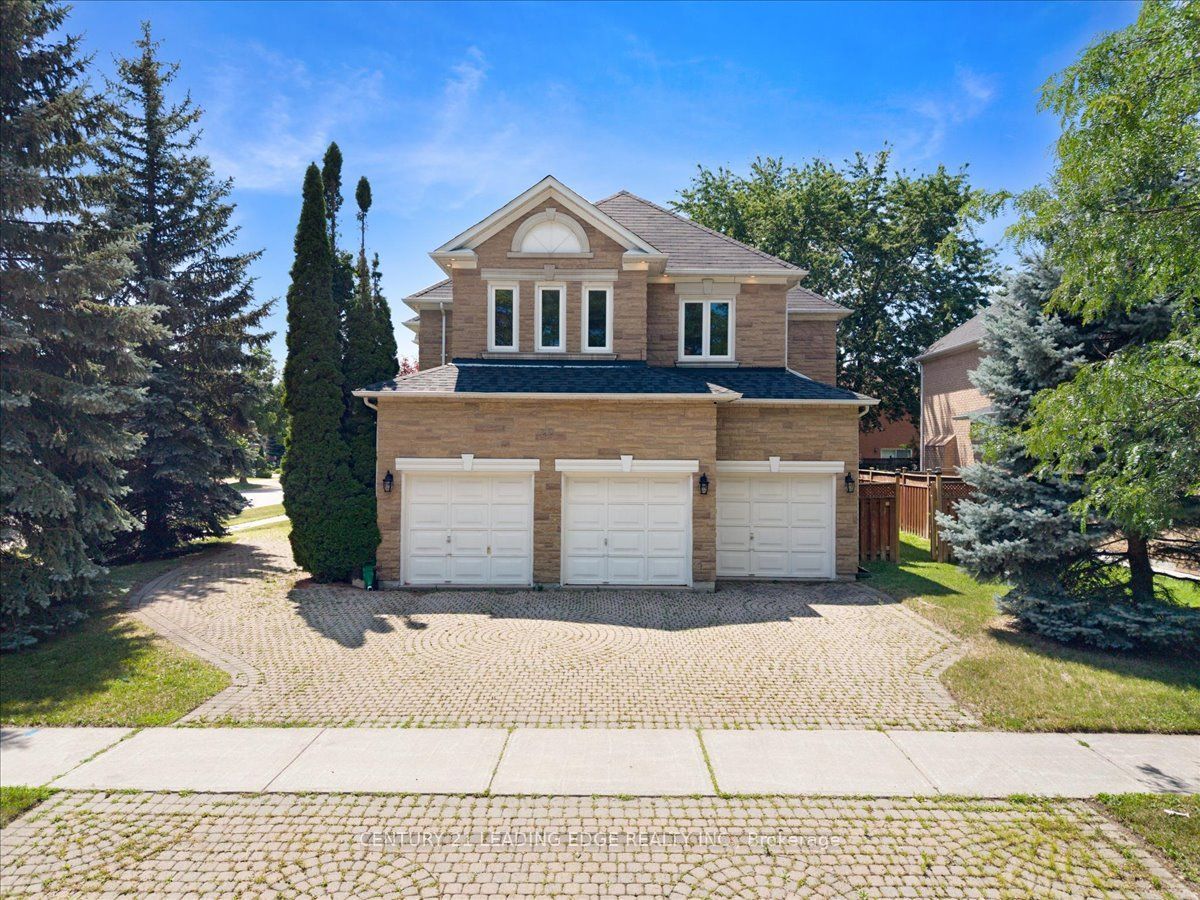 22 Fern Avenue, Richmond Hill, ON L4B 3R6 photo 2