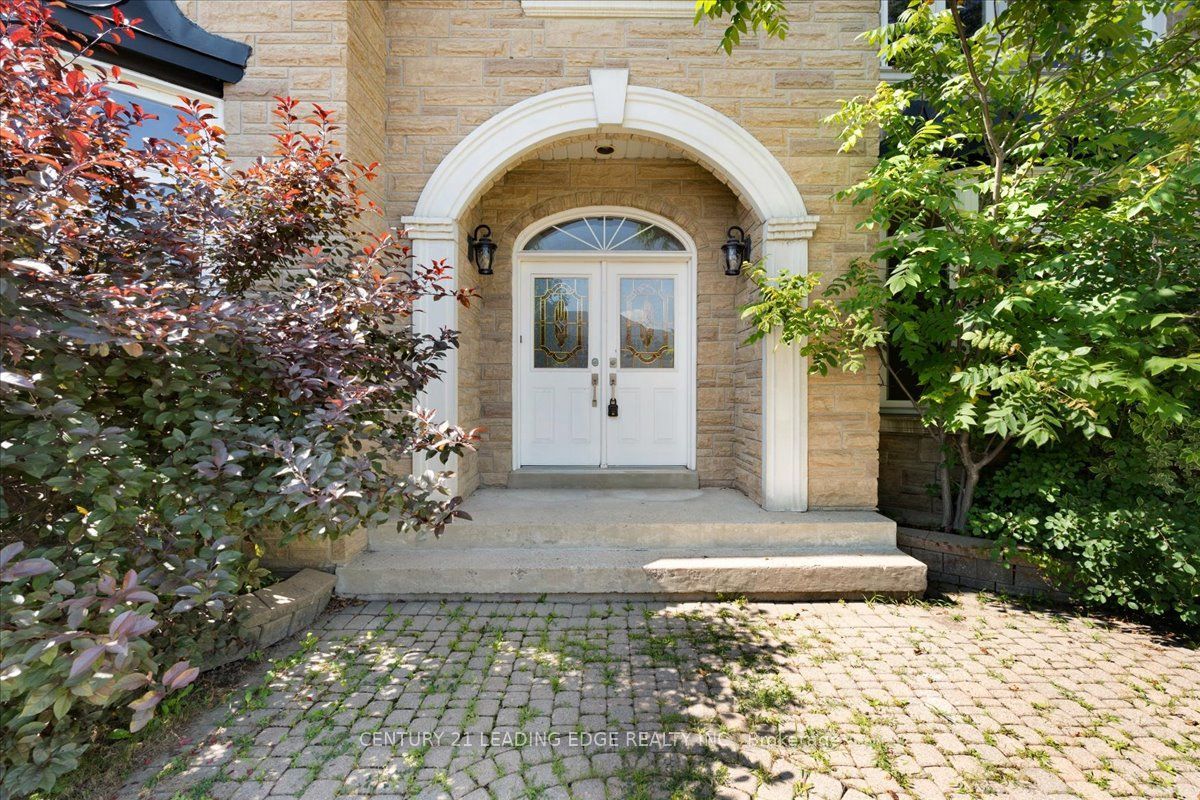 22 Fern Avenue, Richmond Hill, ON L4B 3R6 photo 3