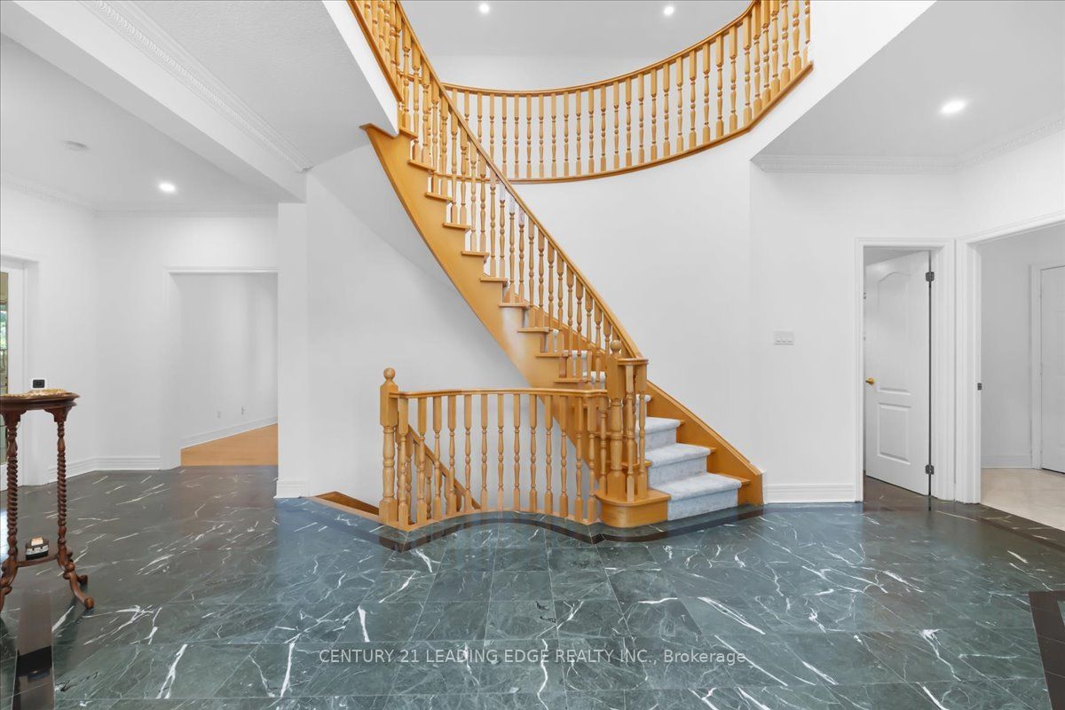 22 Fern Avenue, Richmond Hill, ON L4B 3R6 photo 5