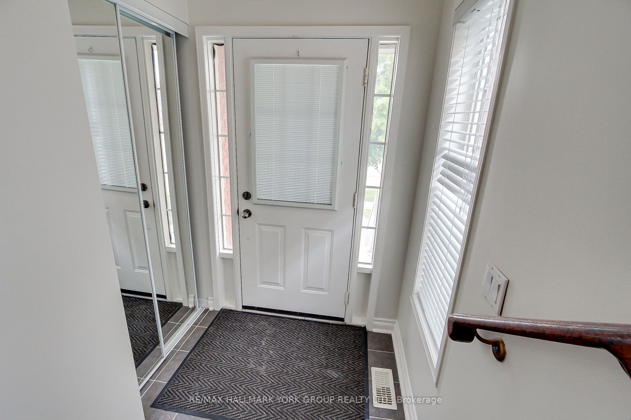 39 Millcliff Circle, Aurora, ON L4G 7N7 photo 4