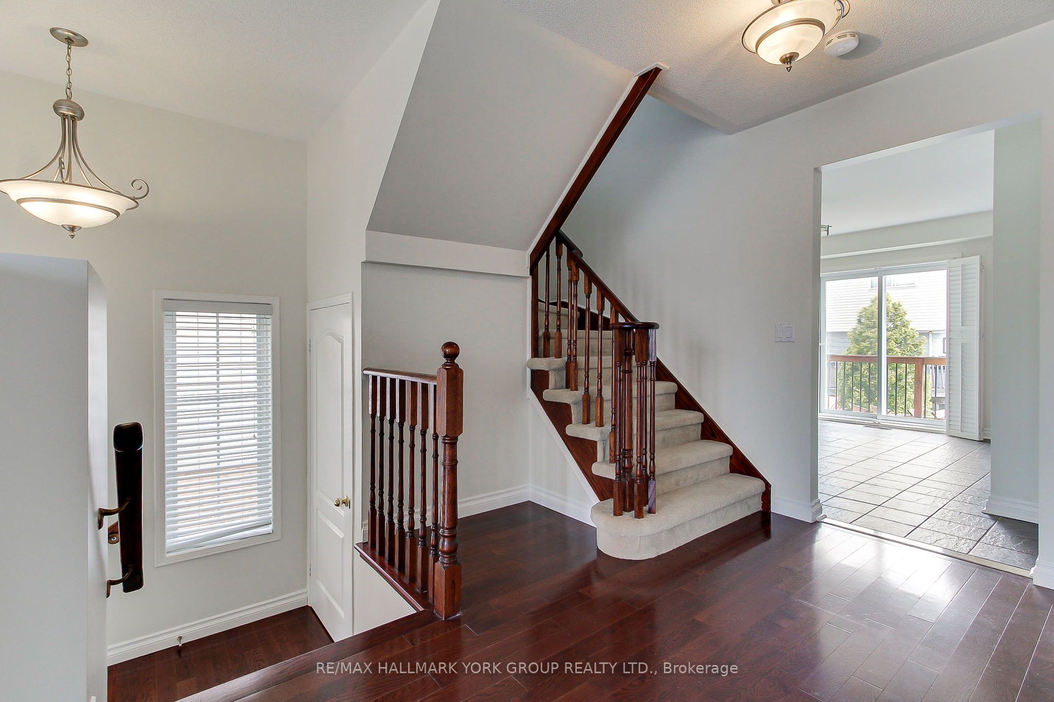 39 Millcliff Circle, Aurora, ON L4G 7N7 photo 5