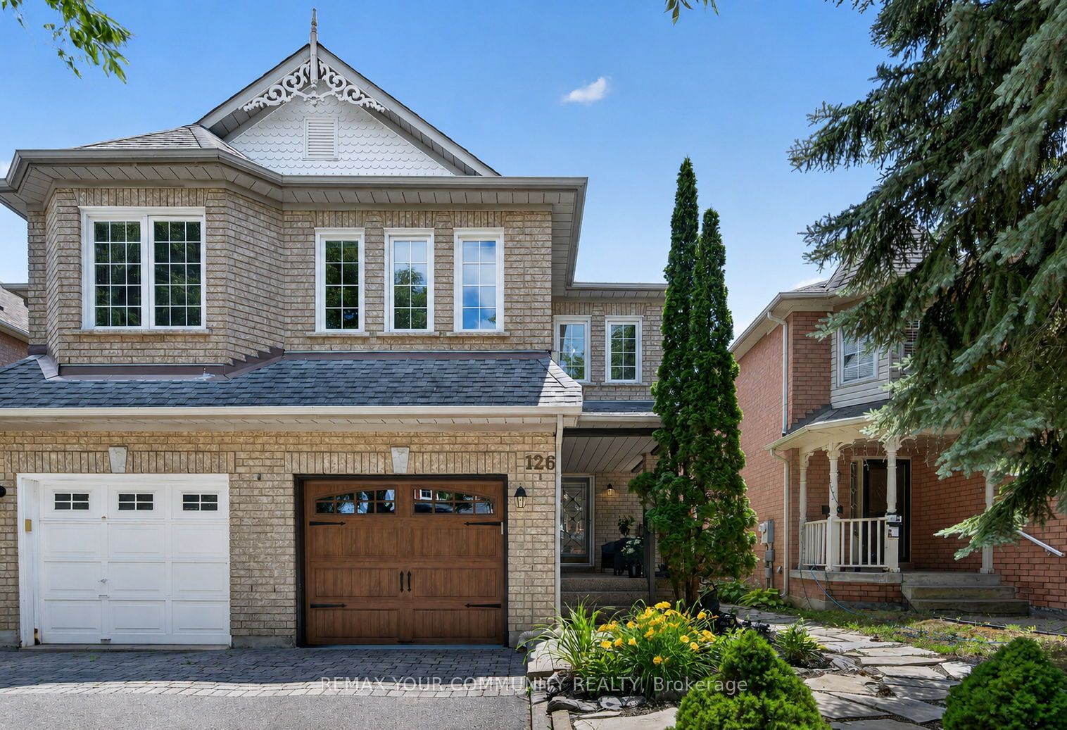 126 Woodroof Crescent, Aurora, ON L4G 7H2