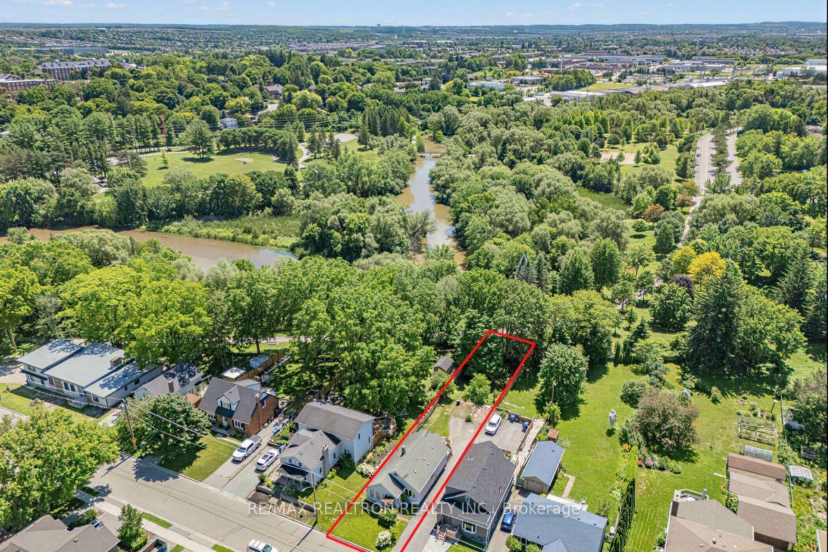 412 Andrew Street, Newmarket, ON L3Y 1H4