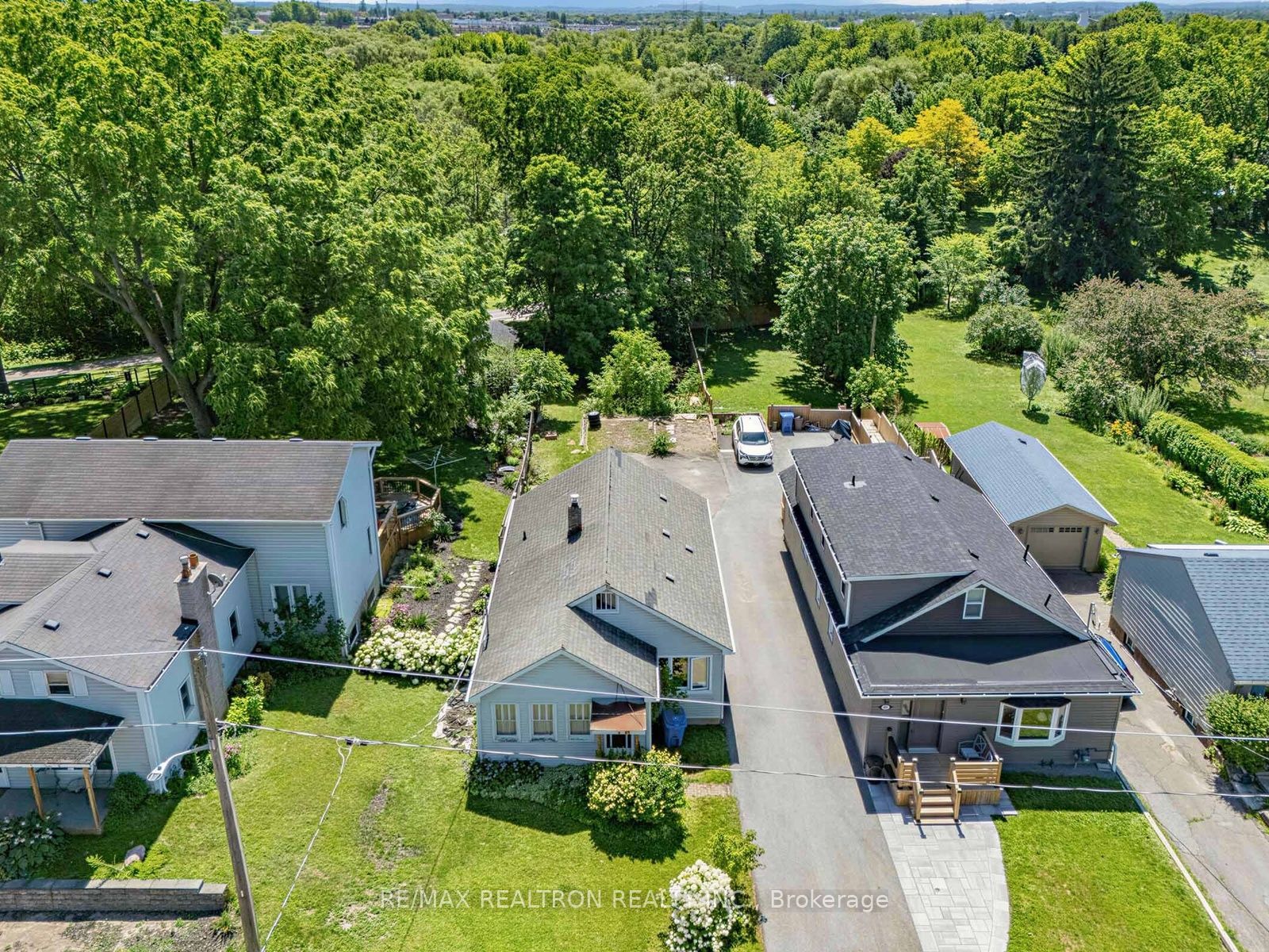 412 Andrew Street, Newmarket, ON L3Y 1H4 photo 2