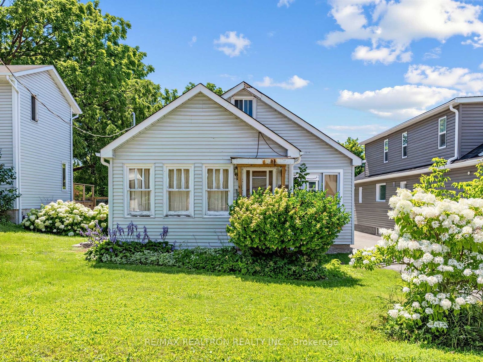 412 Andrew Street, Newmarket, ON L3Y 1H4 photo 3