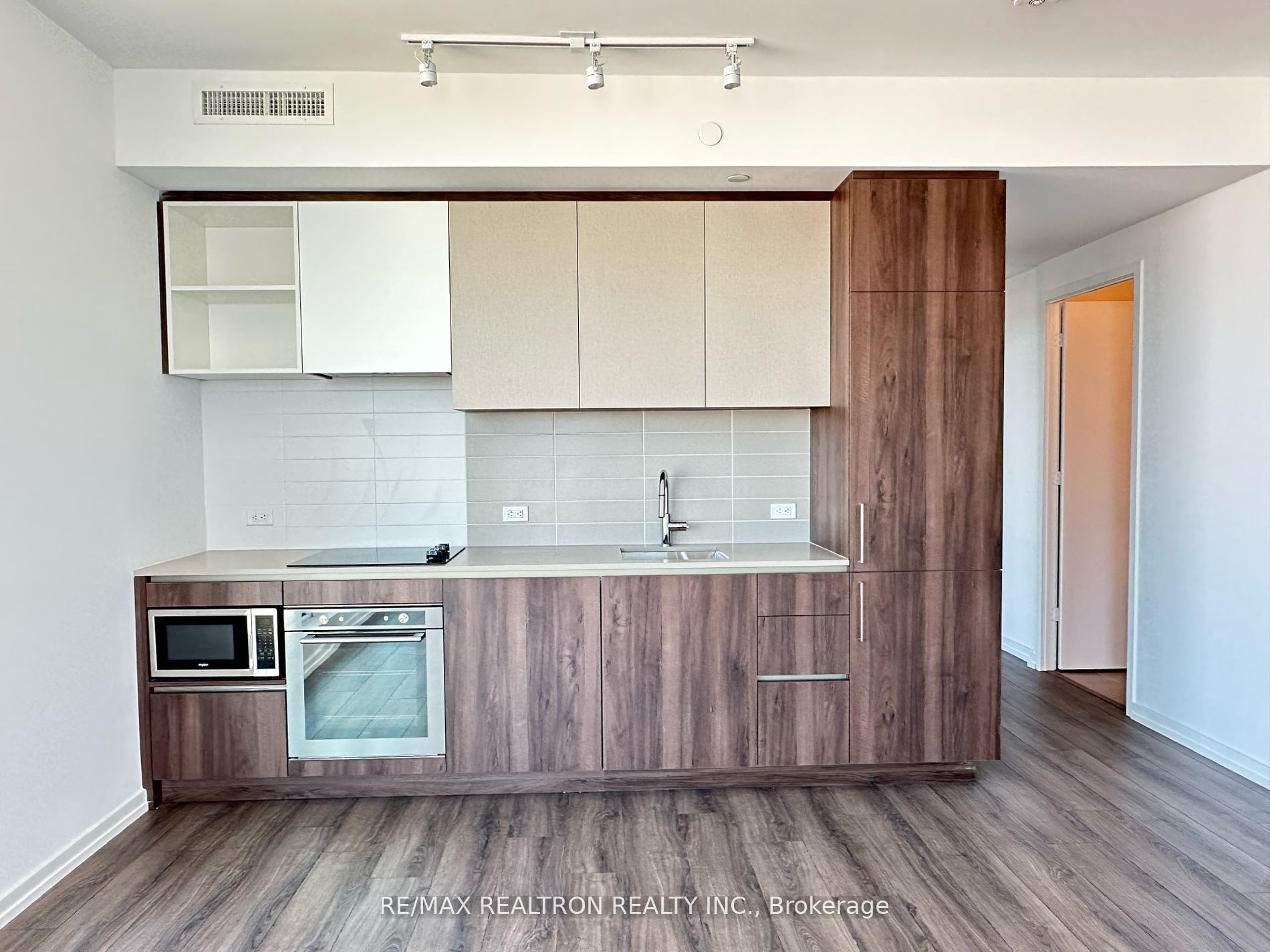 1000 Portage Parkway 4803, Vaughan, ON L4K 0L1 photo 3