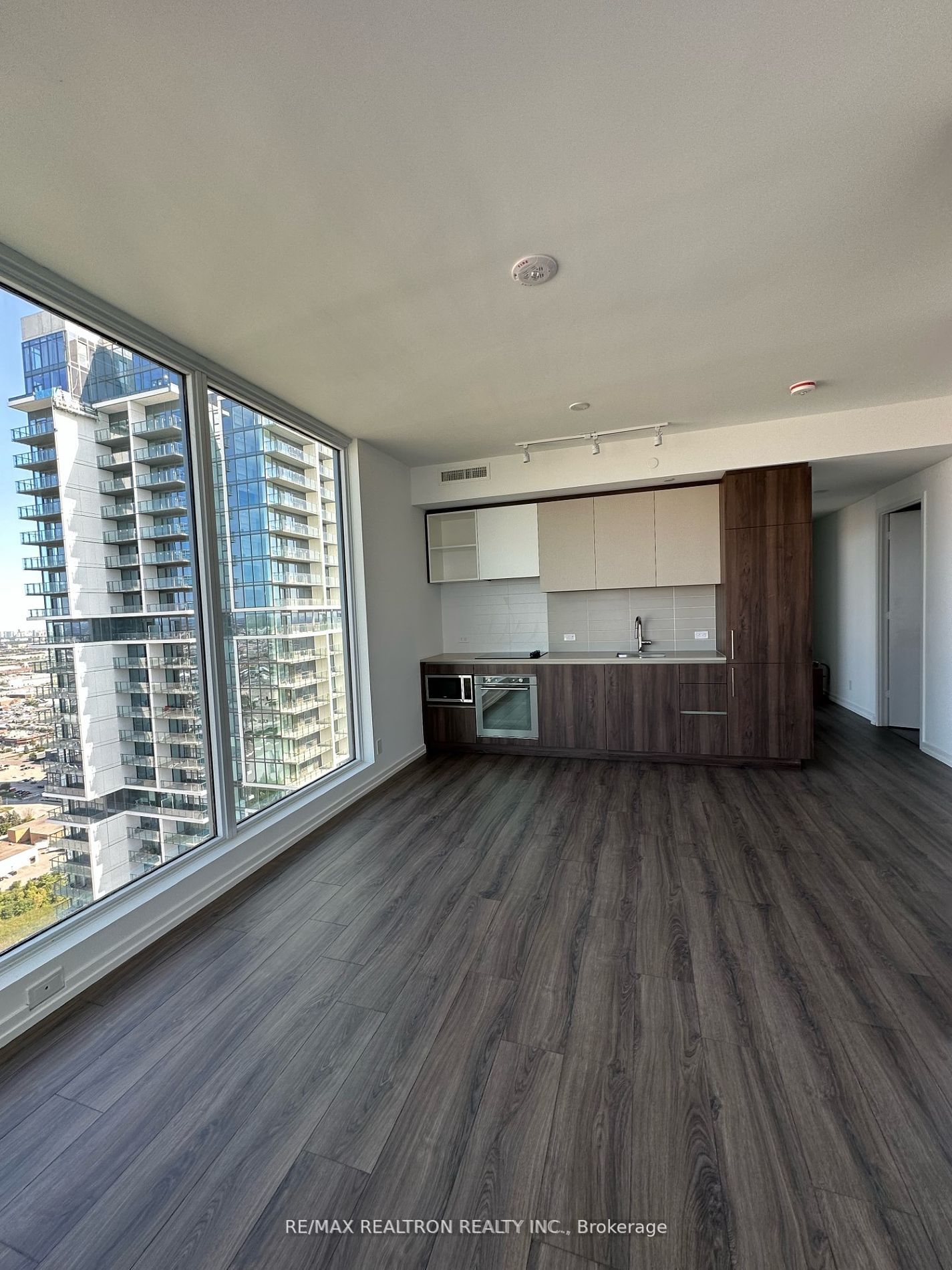 1000 Portage Parkway 4803, Vaughan, ON L4K 0L1 photo 4
