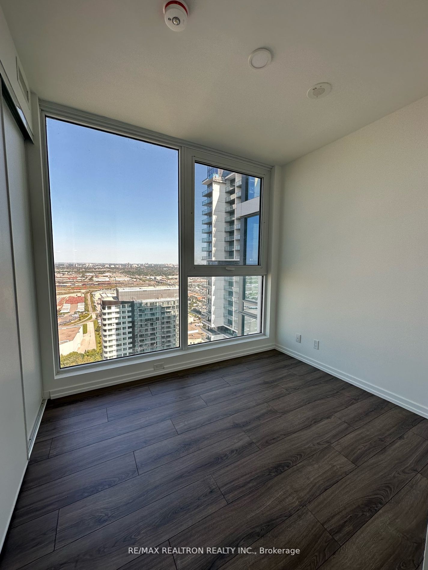 1000 Portage Parkway 4803, Vaughan, ON L4K 0L1 photo 5