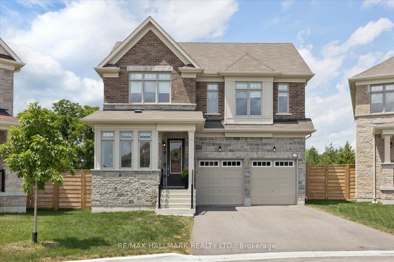 211 Busato Drive, Whitchurch-Stouffville, ON L4A 4X4 photo 2