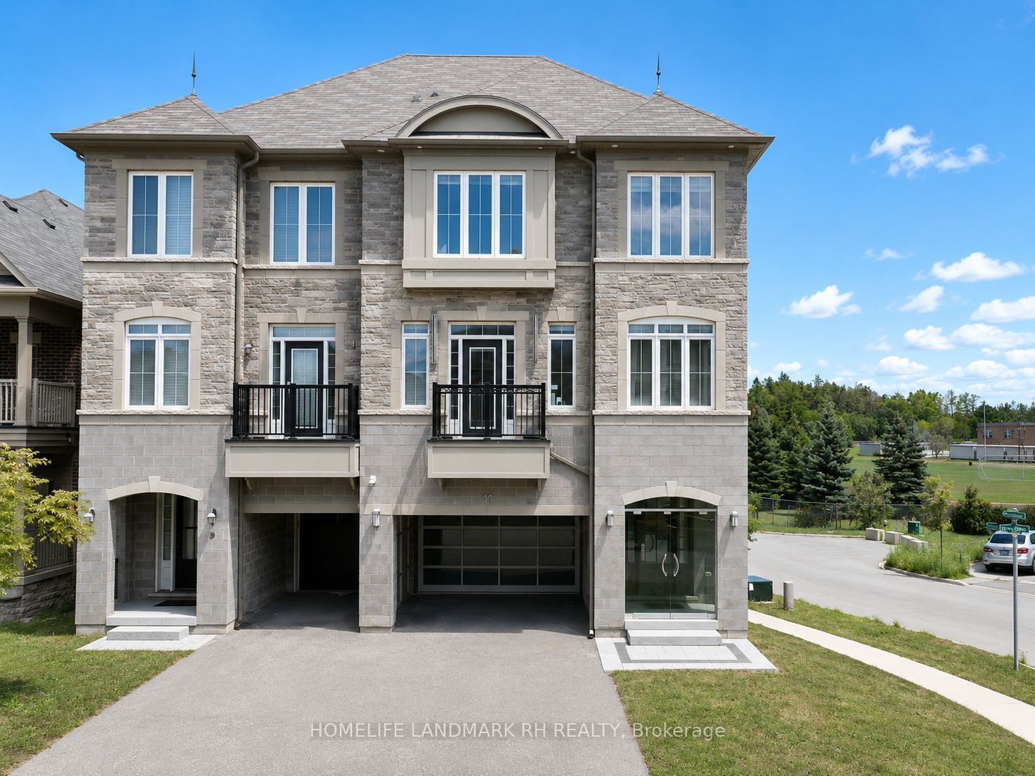 11 Lorne Glen Street, Markham, ON L6C 0Z4 photo 2