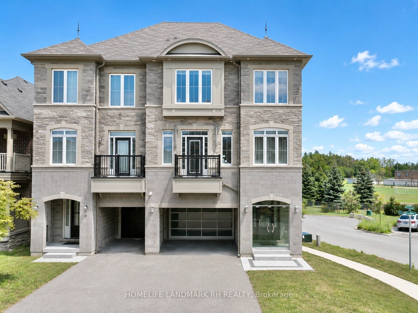 11 Lorne Glen Street, Markham, ON L6C 0Z4 photo 3