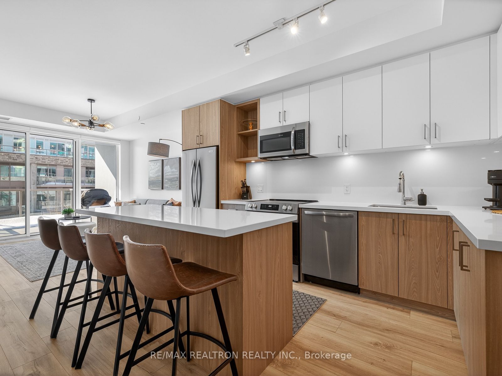 333 Sunseeker Avenue 240, Innisfil, ON L9R 0R6 photo 4