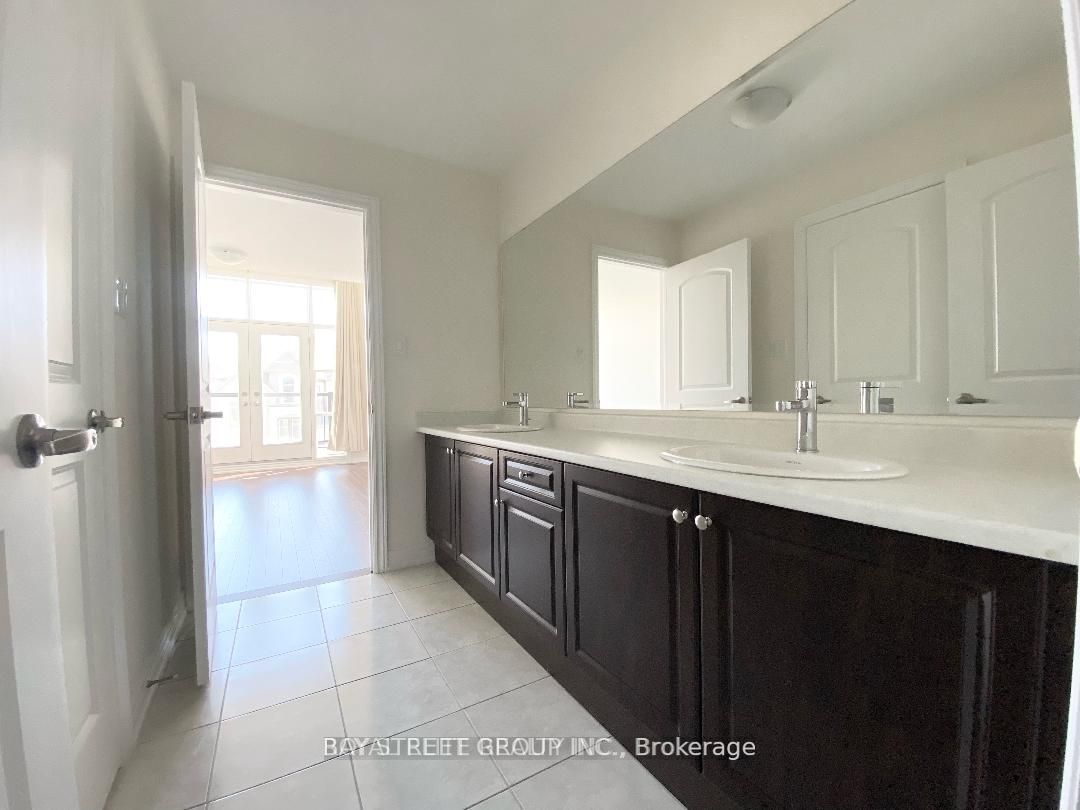 10 Upbound Court, East Gwillimbury, ON L9N 0W1 photo 5
