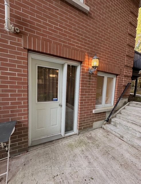 18 LOGGERS Trail, Whitchurch-Stouffville, ON L3Y 4W1 photo 2
