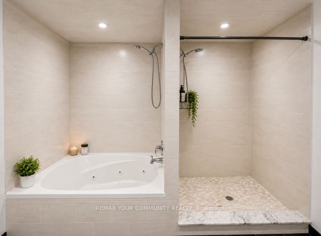 18 LOGGERS Trail, Whitchurch-Stouffville, ON L3Y 4W1 photo 5