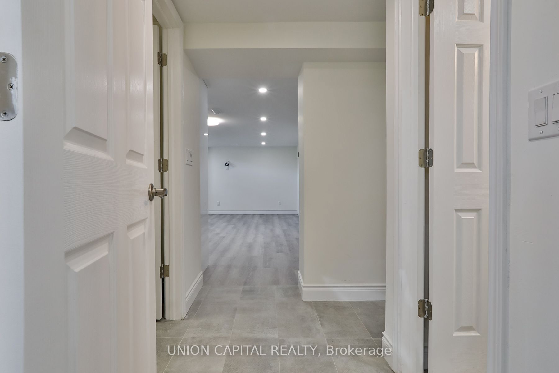 383 Neal Drive, Richmond Hill, ON L4C 3L6 photo 3