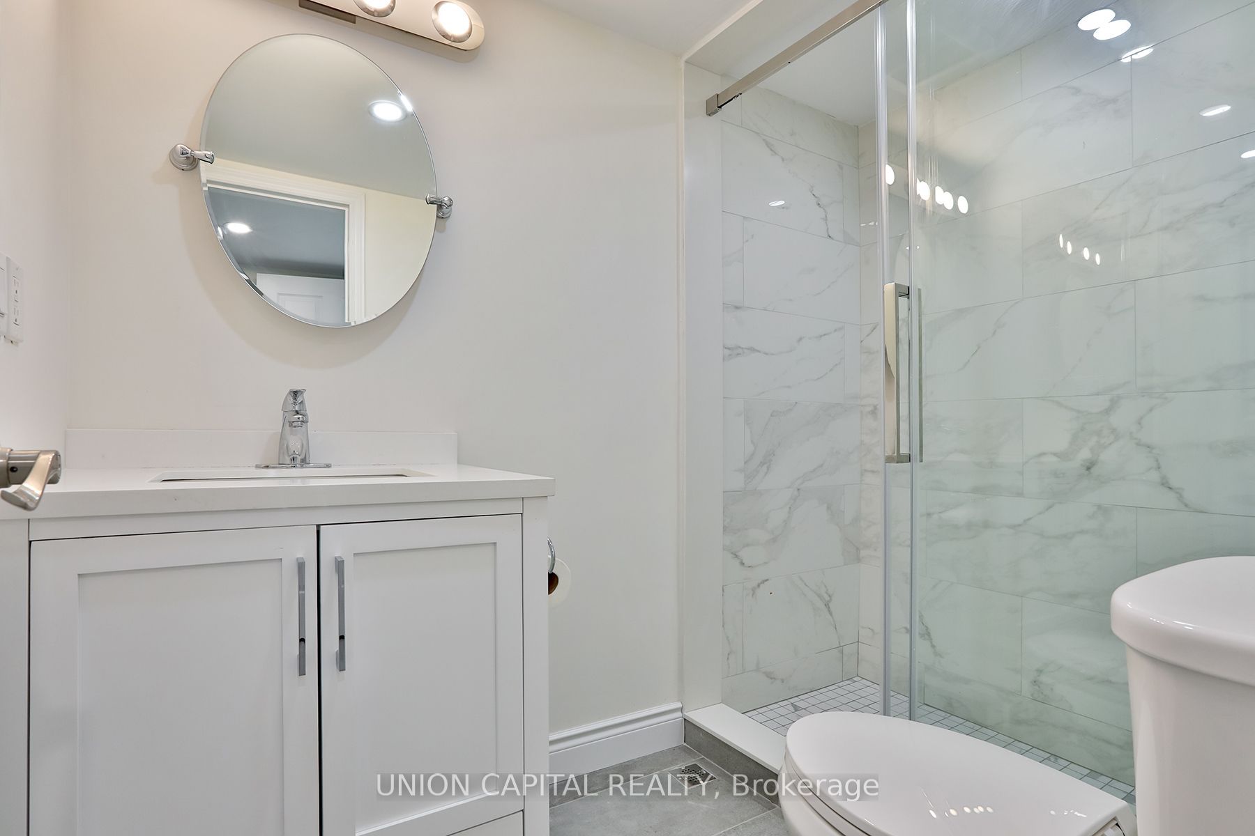 383 Neal Drive, Richmond Hill, ON L4C 3L6 photo 4