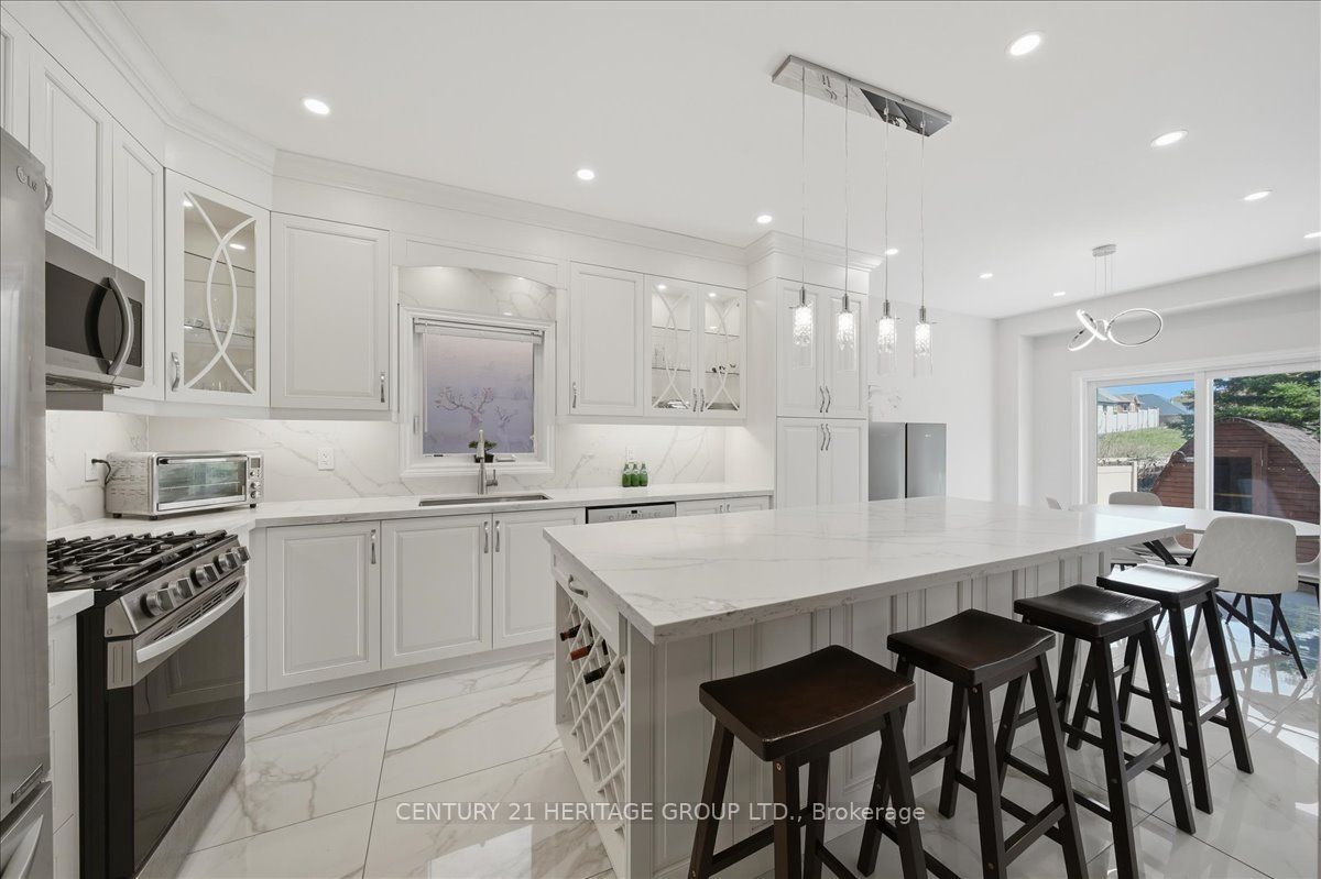 136 Noble Drive, Bradford West Gwillimbury, ON L3Z 0J5 photo 3
