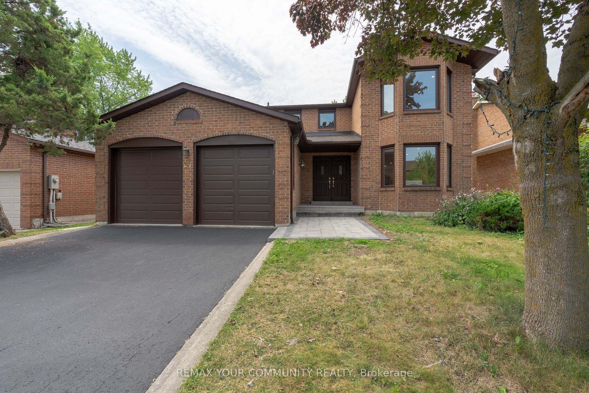 27 Houseman Crescent, Richmond Hill, ON L4C 7S3