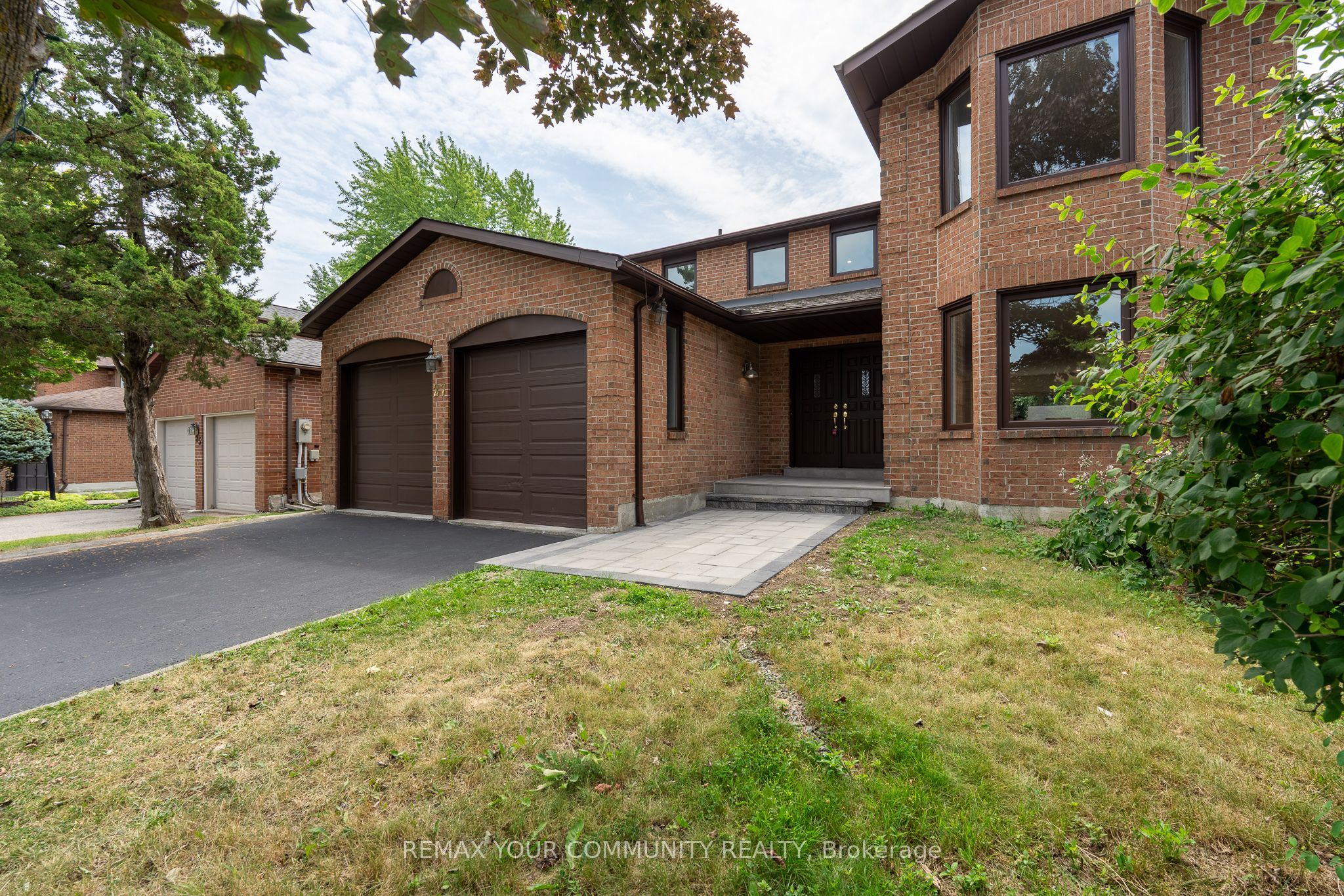 27 Houseman Crescent, Richmond Hill, ON L4C 7S3 photo 2