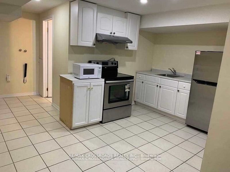 1 Royal Gala Crescent Bsmt, Richmond Hill, ON L4S 1Y6 photo 3