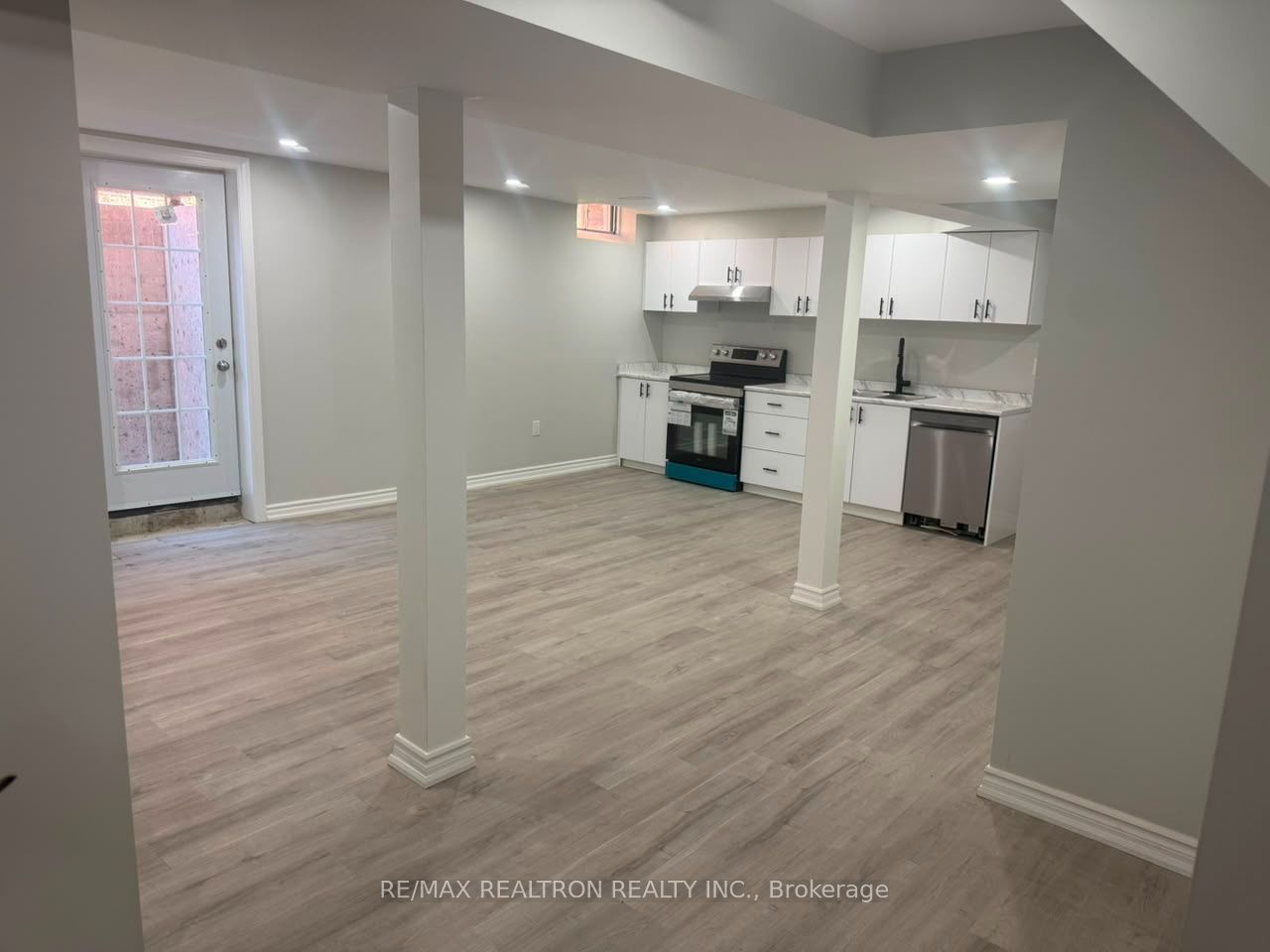 95 Tulip Street, Georgina, ON L4P 1C6 photo 3