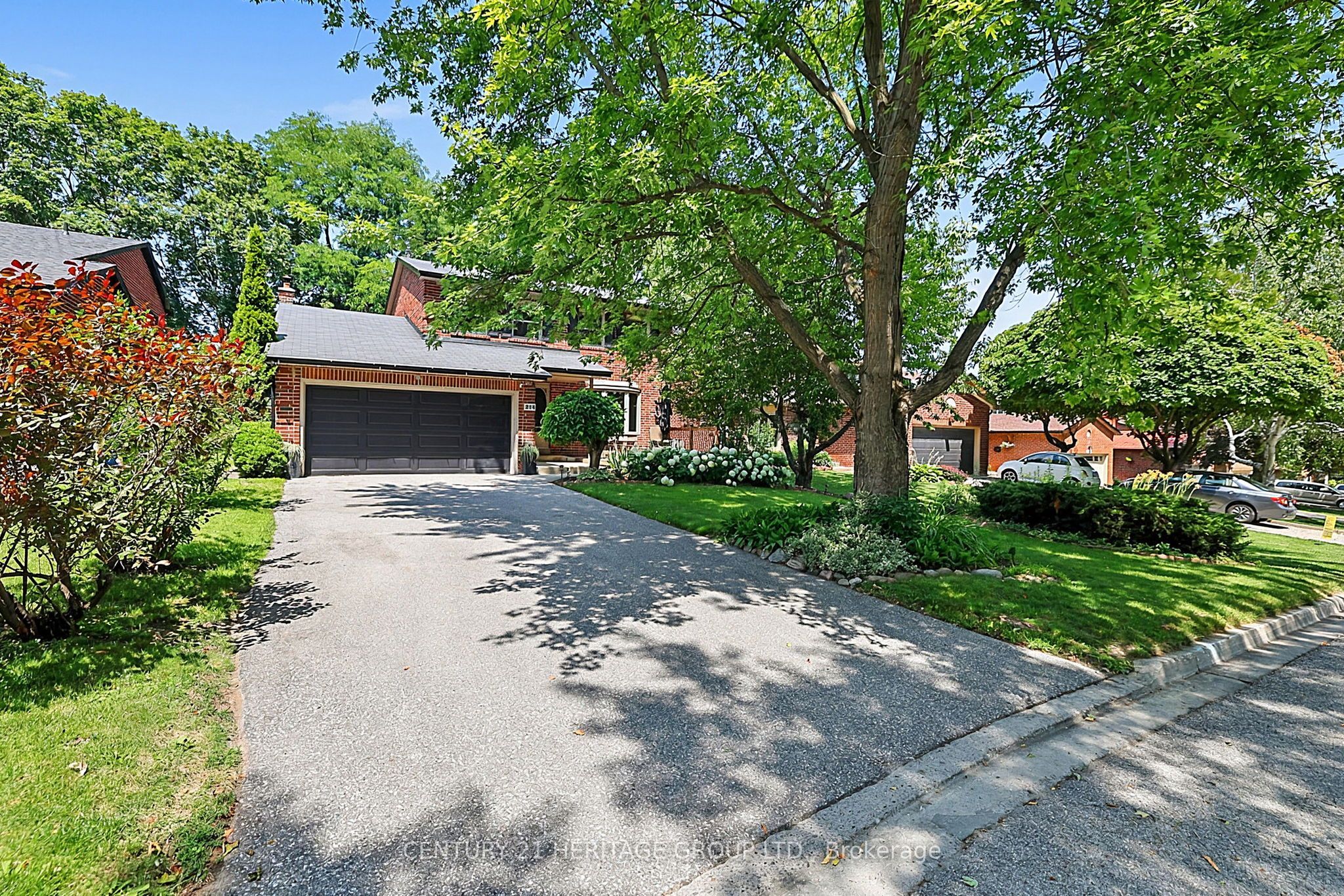 214 Lancaster Avenue, Newmarket, ON L3Y 5X2 photo 2