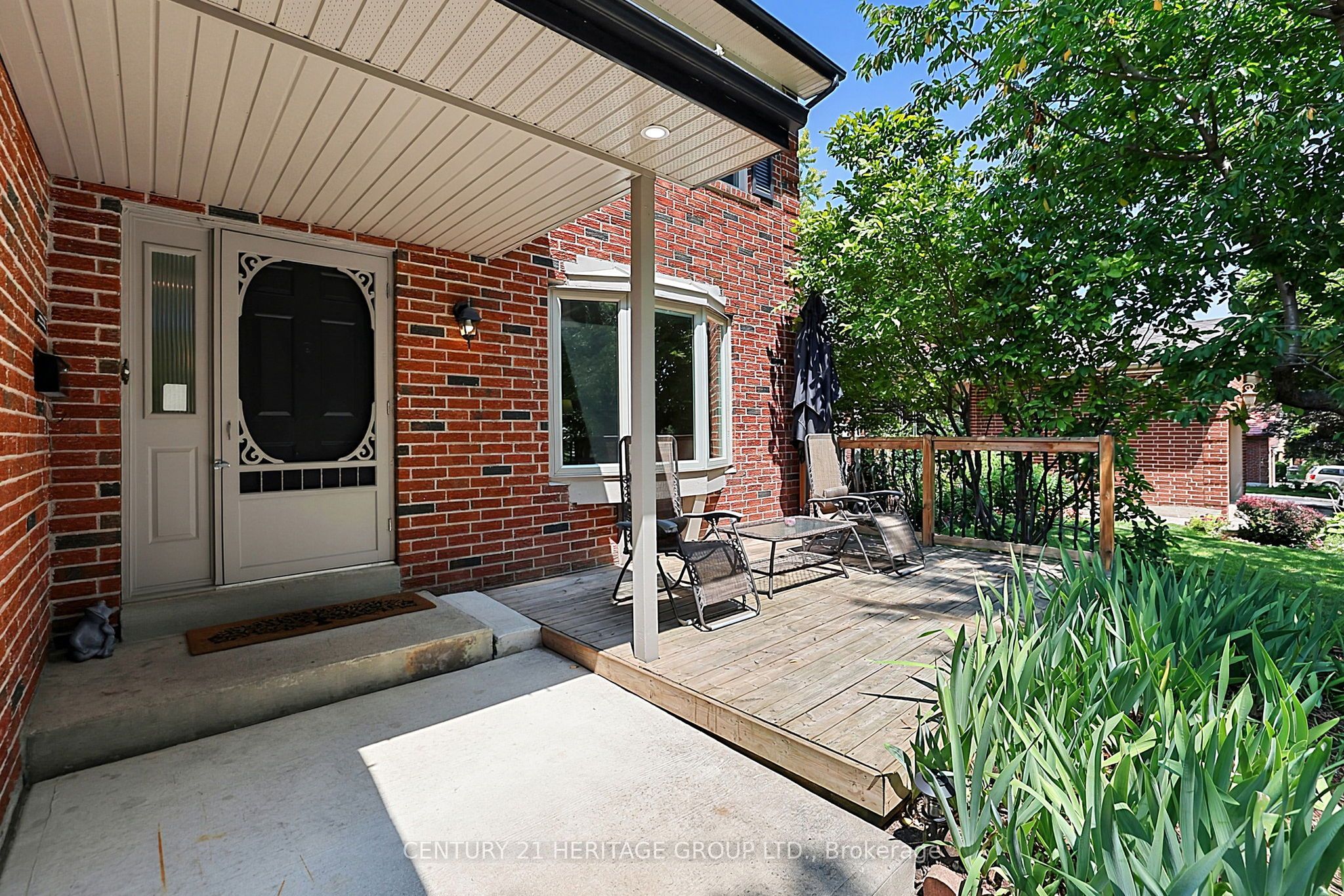 214 Lancaster Avenue, Newmarket, ON L3Y 5X2 photo 4