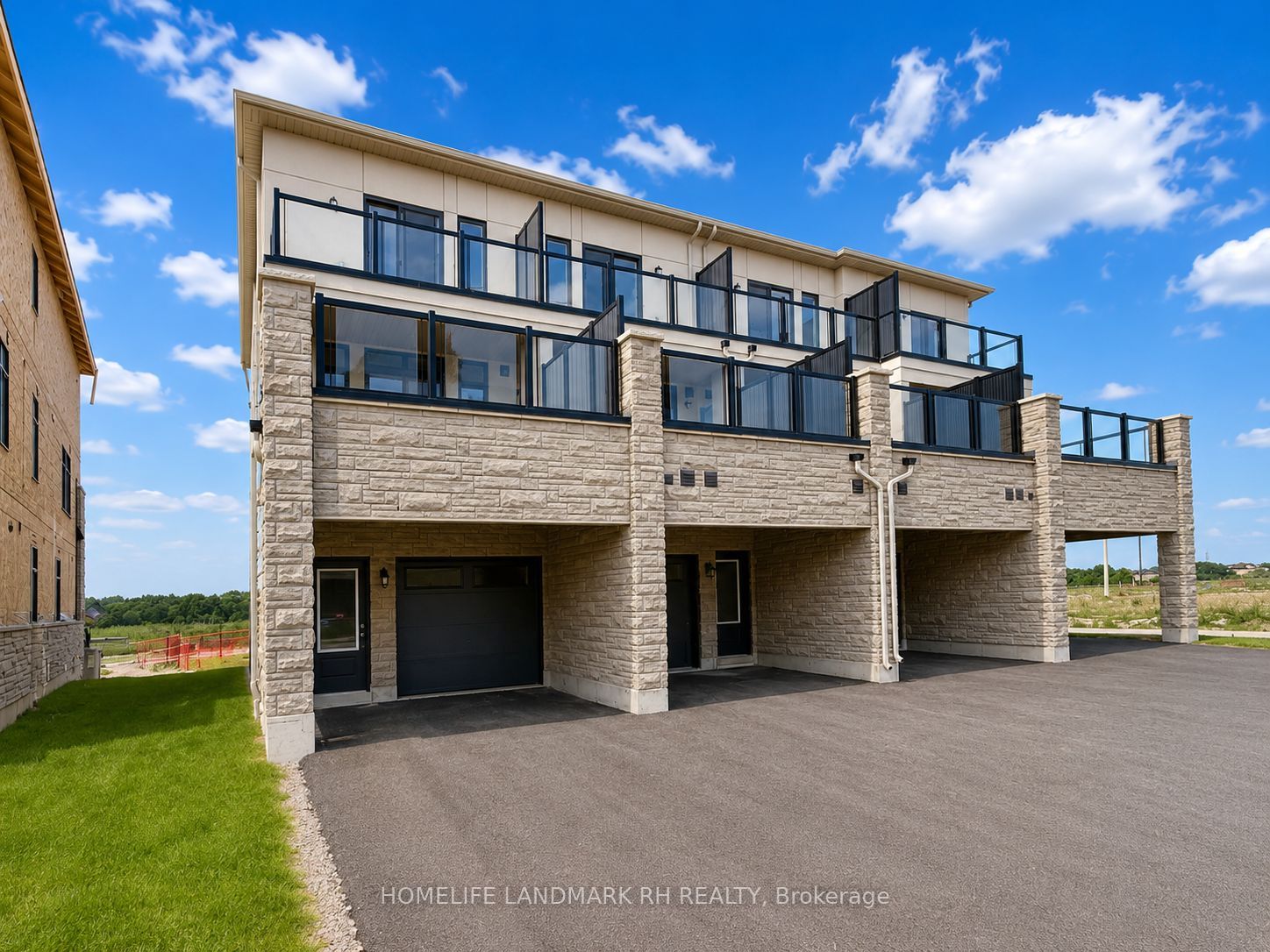 195 Berczy Green Drive, Markham, ON L6C 3P4 photo 2