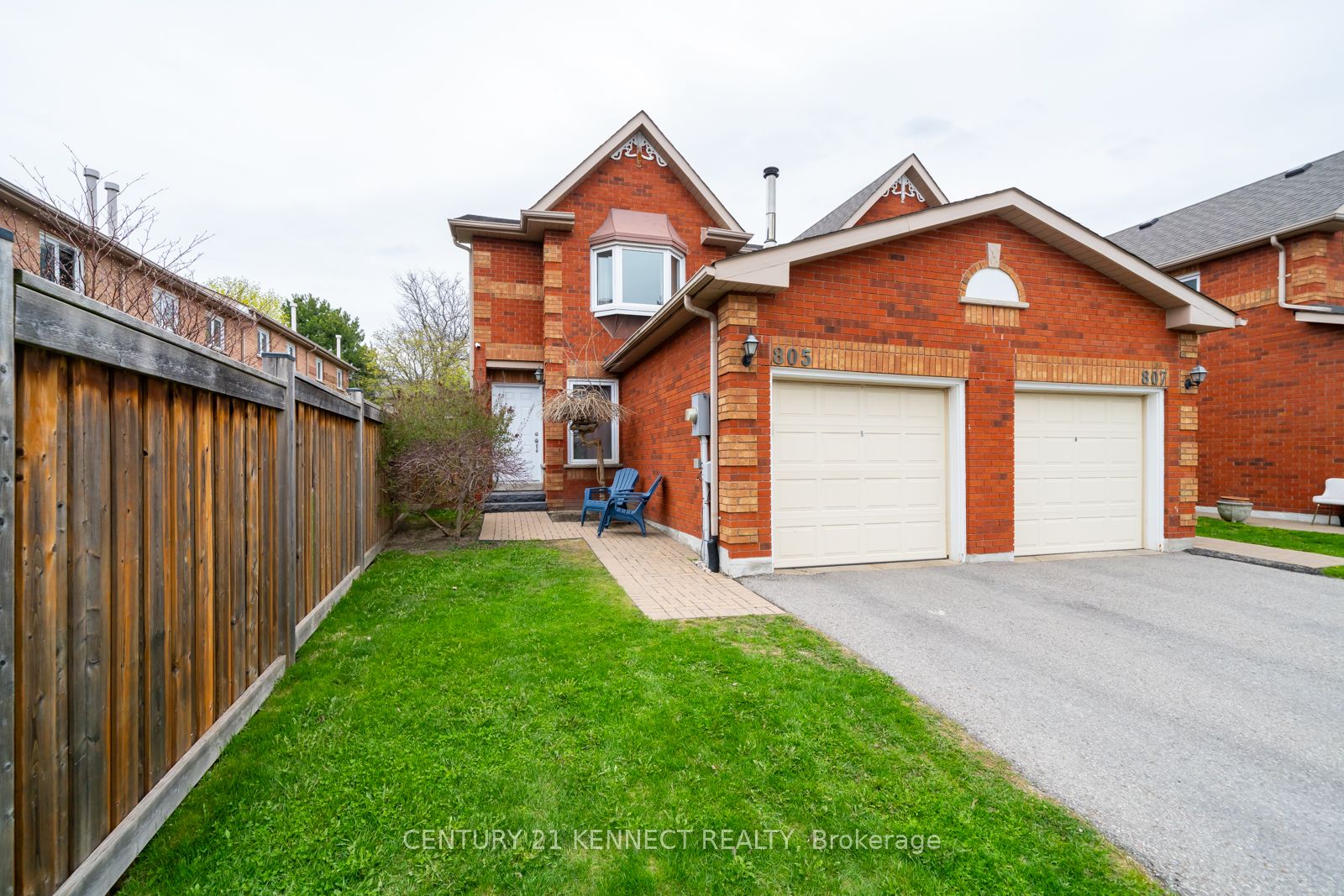 805 Playter Crescent, Newmarket, ON L3X 1W7