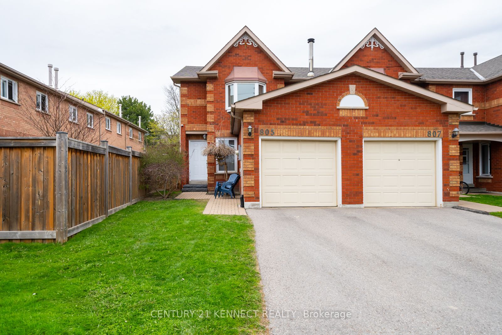 805 Playter Crescent, Newmarket, ON L3X 1W7 photo 2