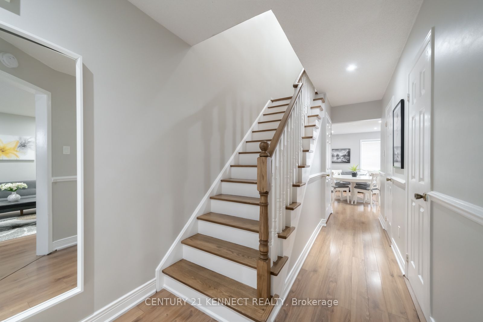 805 Playter Crescent, Newmarket, ON L3X 1W7 photo 4