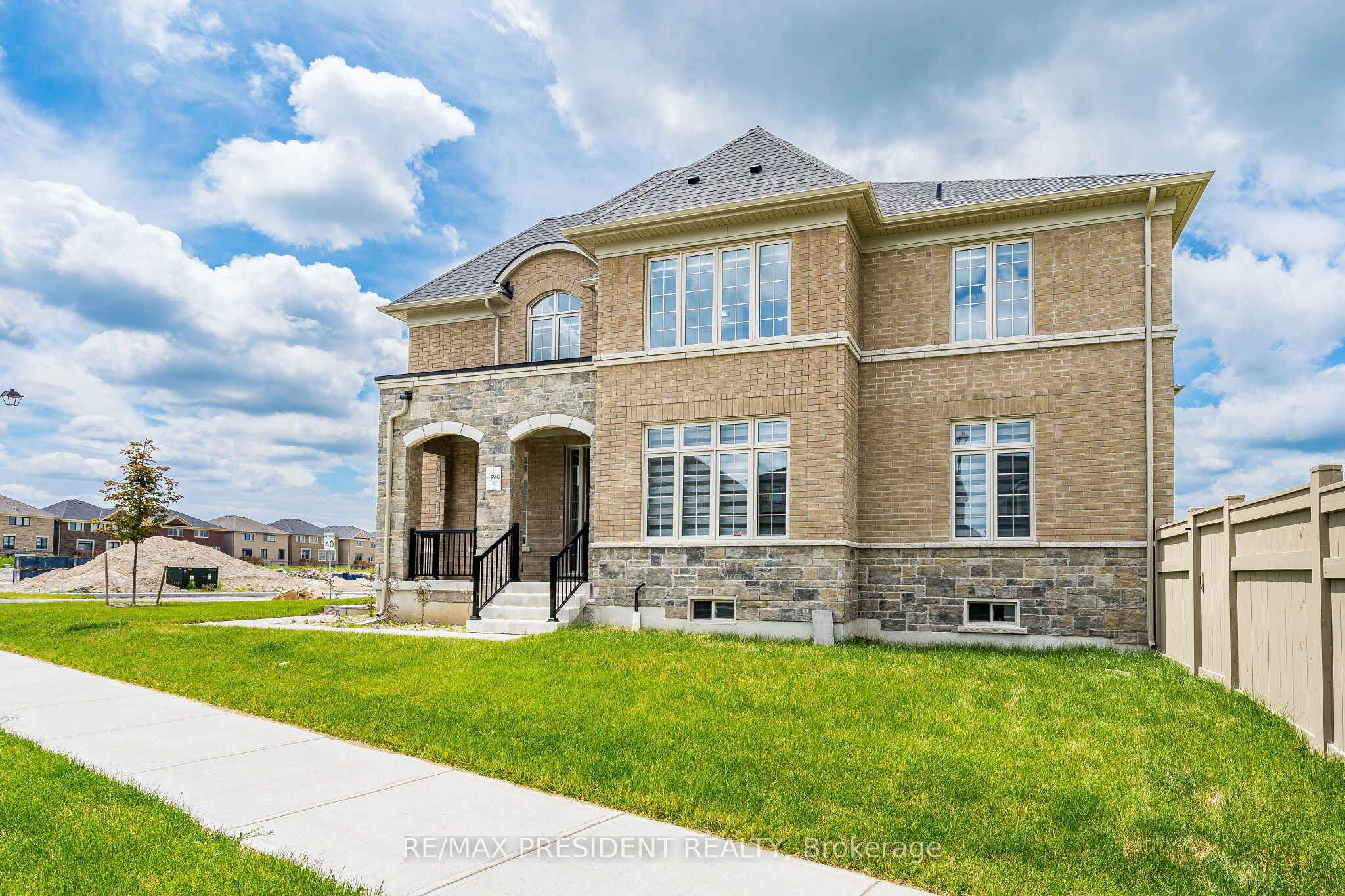 2 Hawthorns Gardens, Adjala-Tosorontio, ON L0G 1W0 photo 4