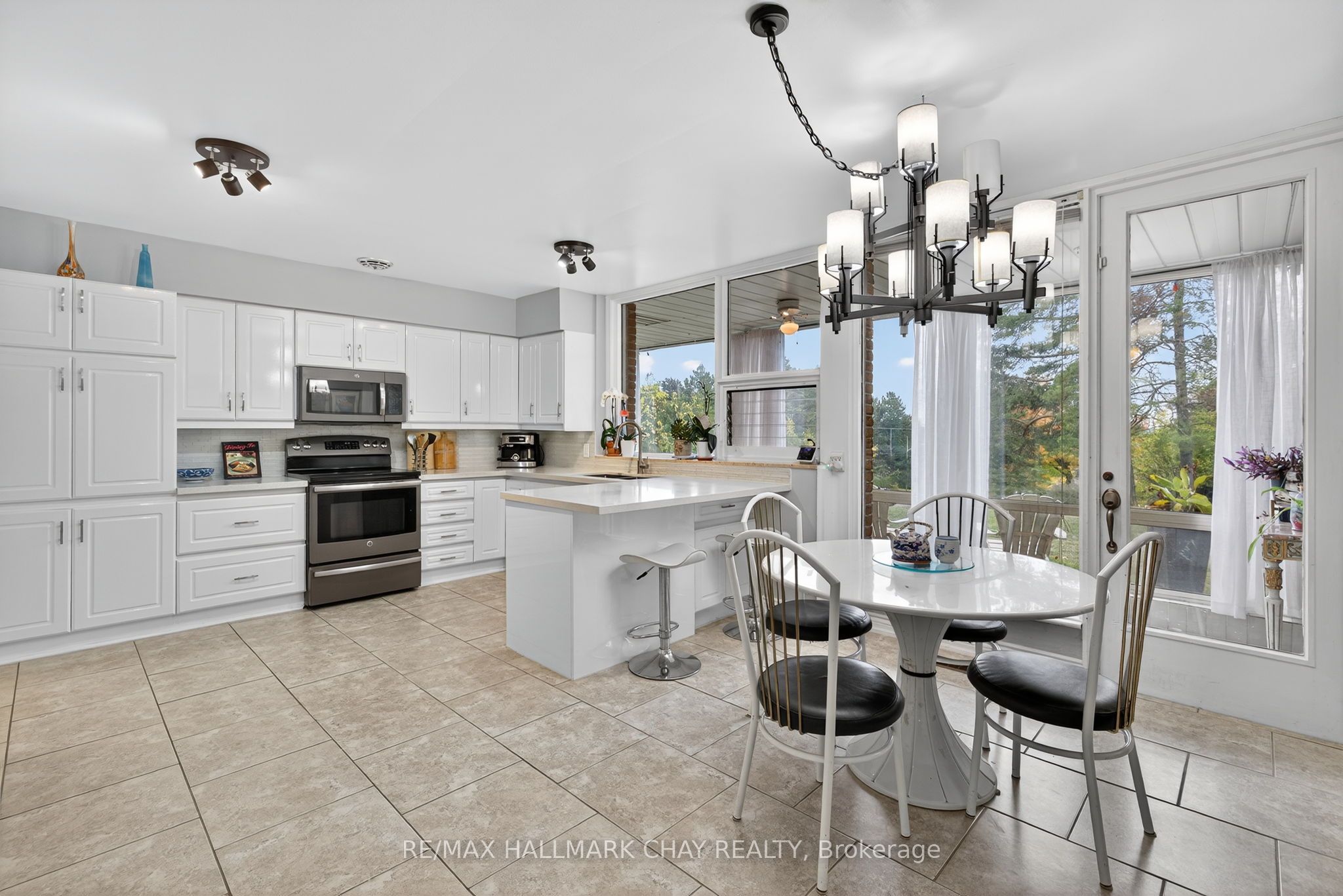 39 Highfield Crescent, Georgina, ON L4P 0M2 photo 4
