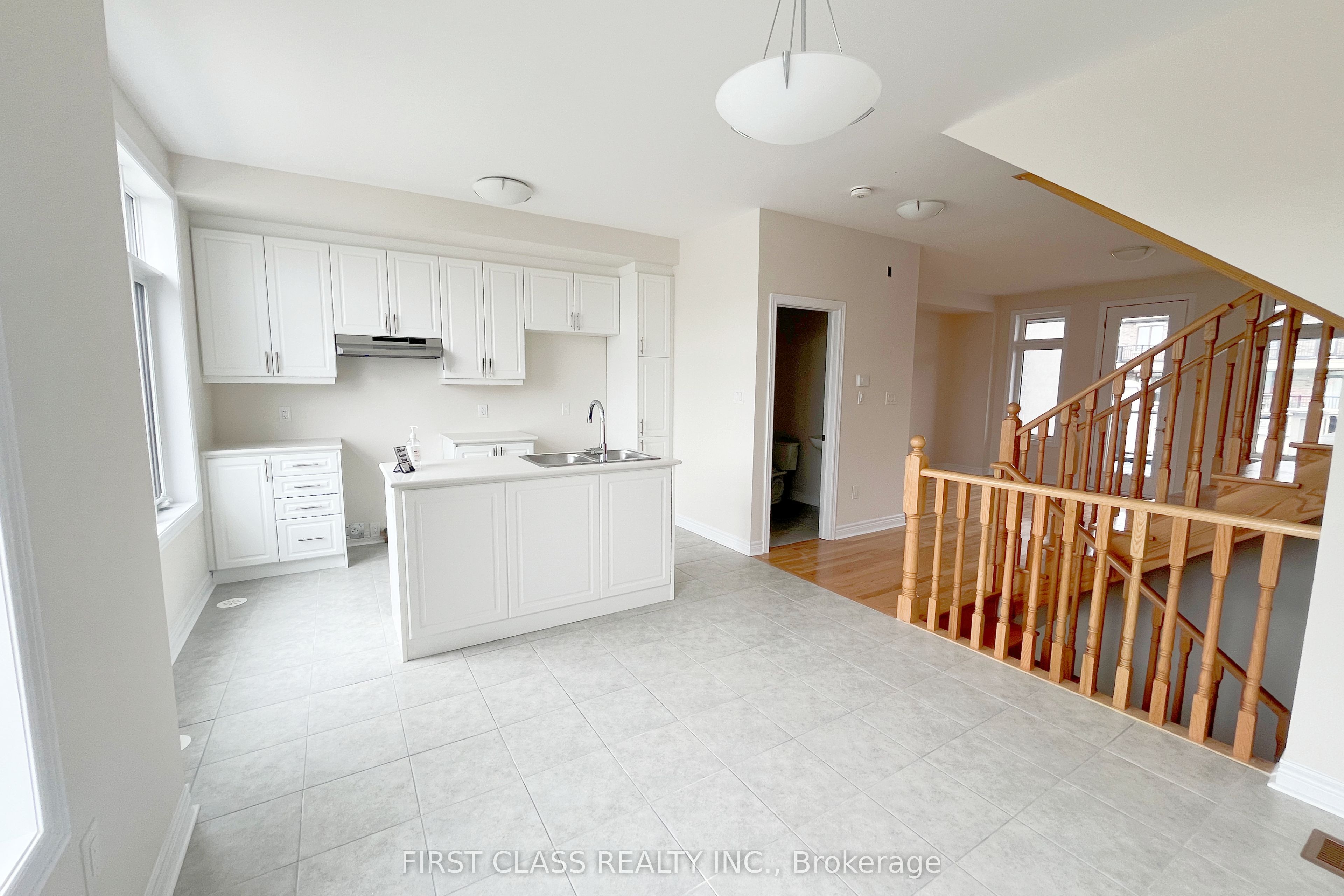 33 Mumbai Drive, Markham, ON L3S 3K5 photo 4