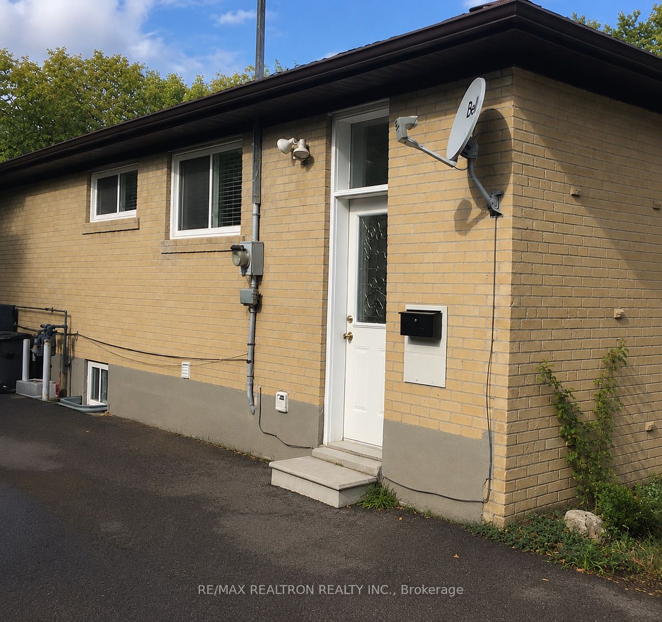 260 Axminster Drive Bsmt, Richmond Hill, ON L4C 2W1 photo 2