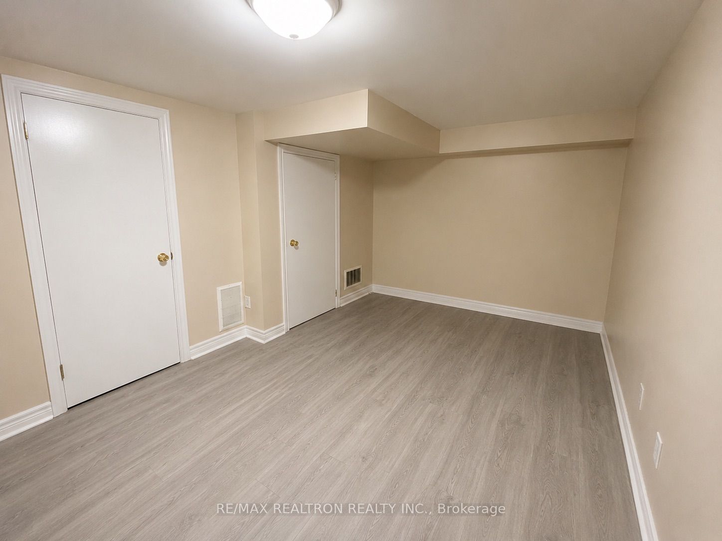 260 Axminster Drive Bsmt, Richmond Hill, ON L4C 2W1 photo 3