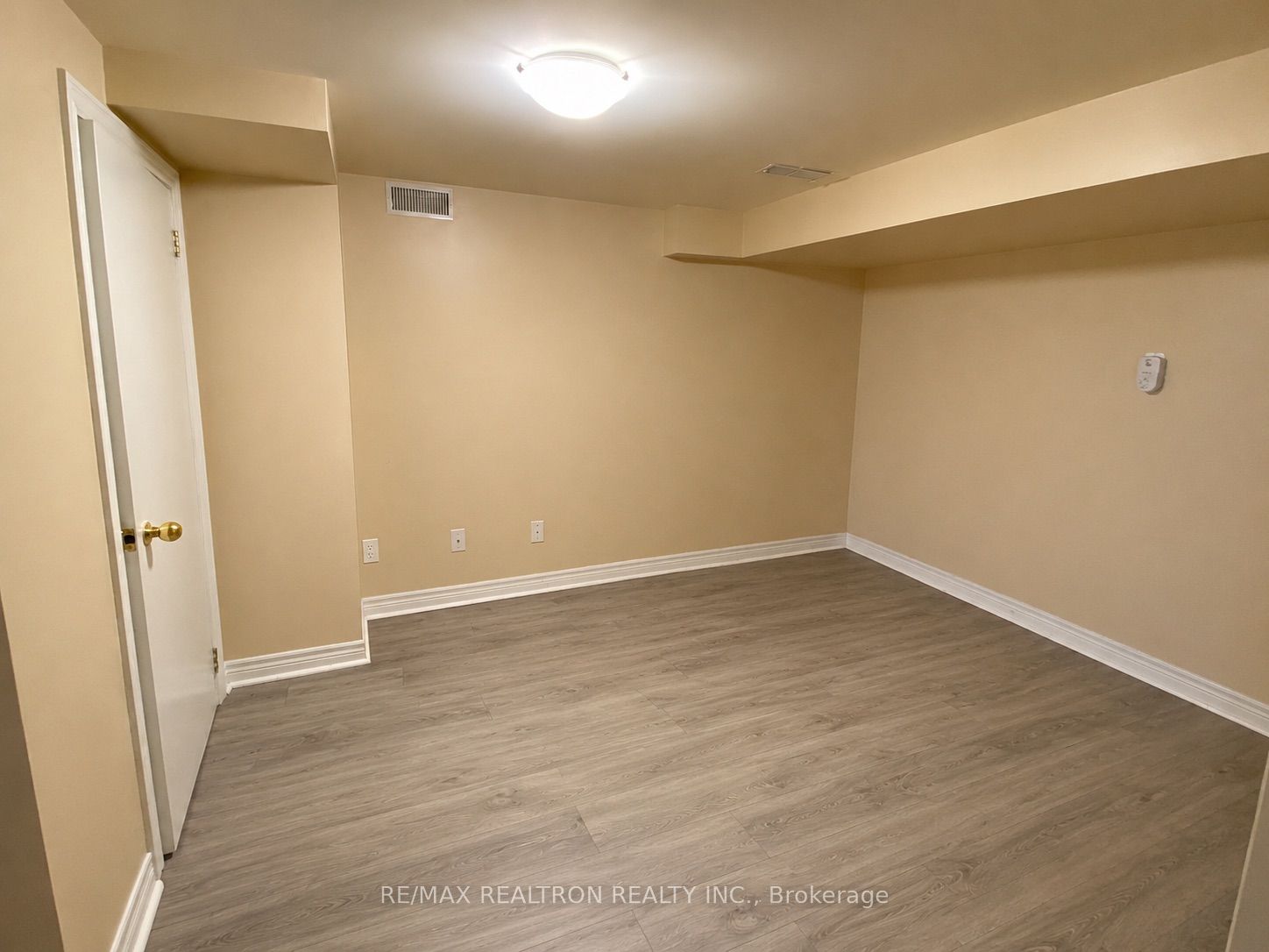 260 Axminster Drive Bsmt, Richmond Hill, ON L4C 2W1 photo 4