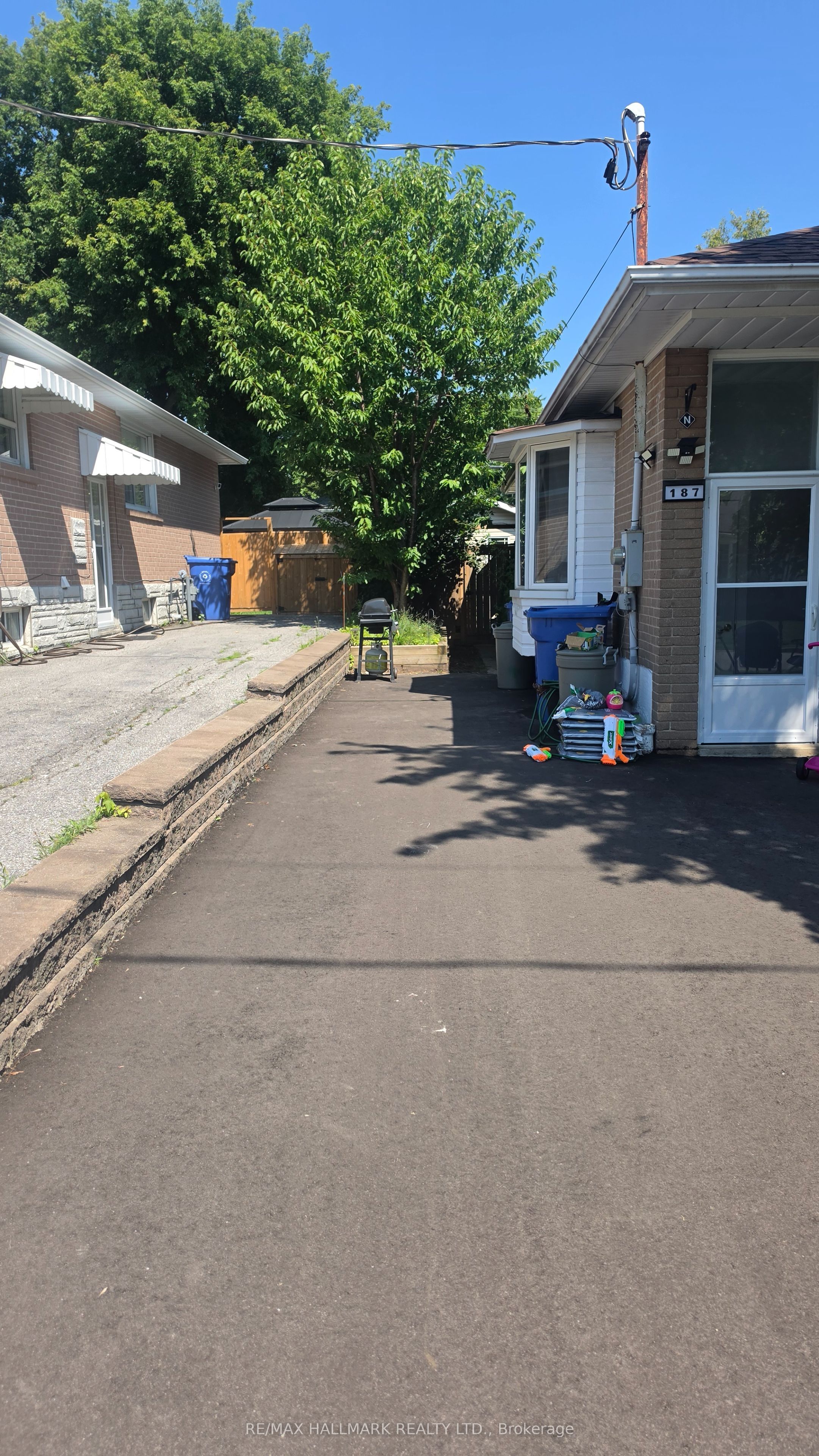 187 Septonne Avenue Lower Level, Newmarket, ON L3Y 2W5