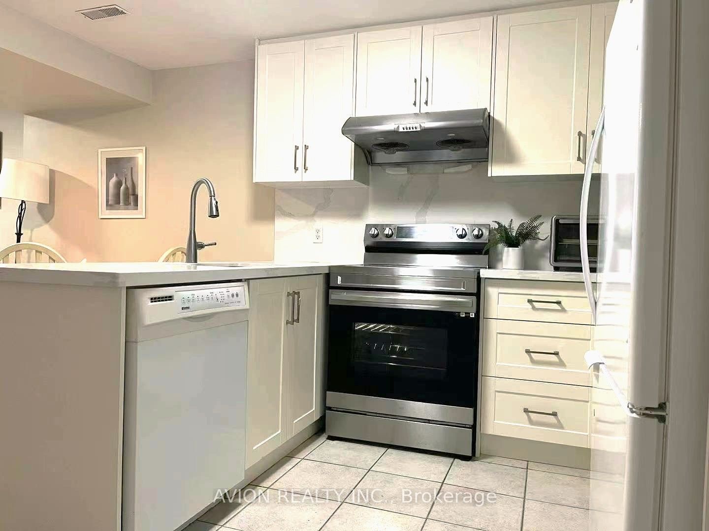 32 Manorheights Street, Richmond Hill, ON L4S 2H2 photo 4