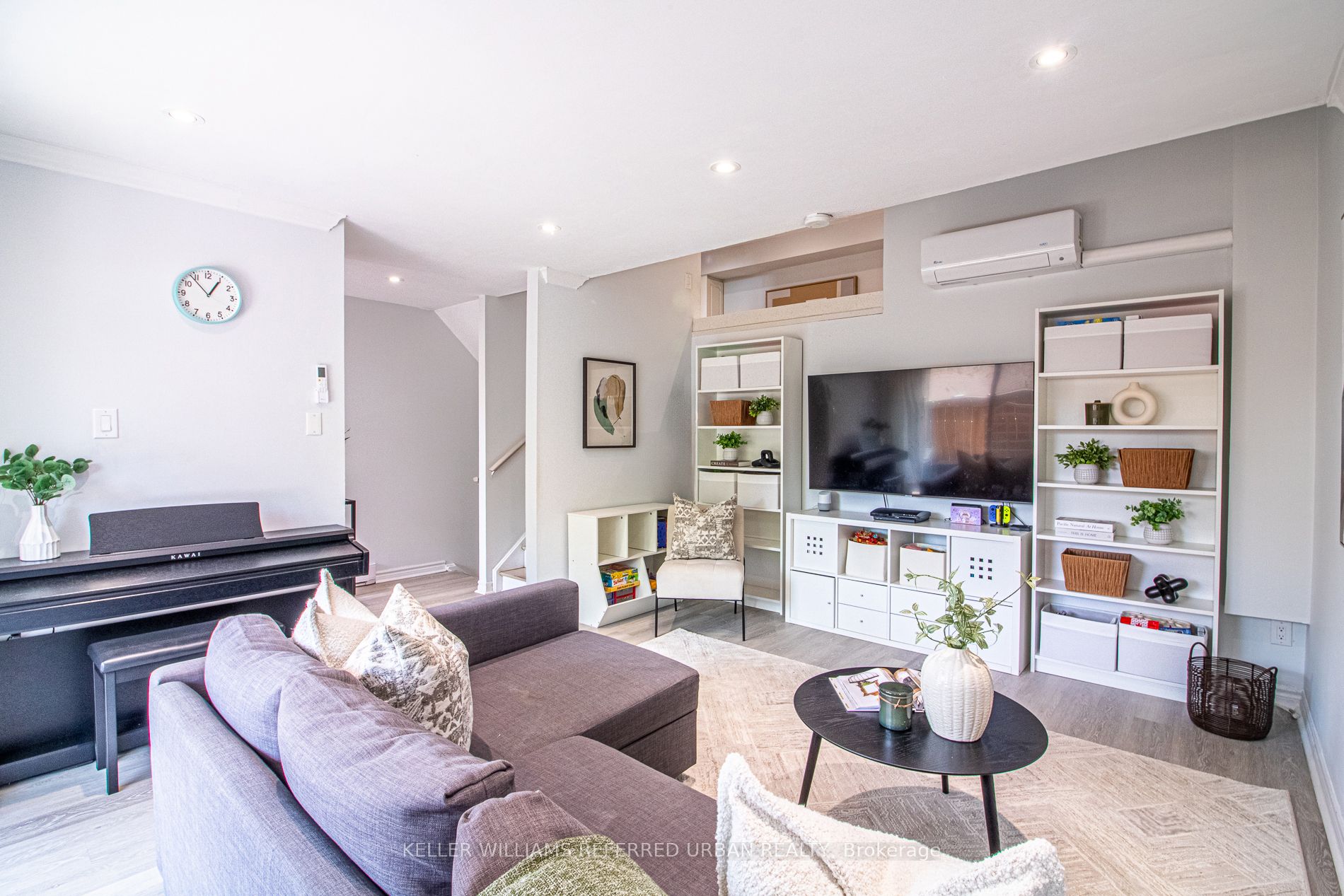 60 Springfair Avenue, Aurora, ON L4G 3M2