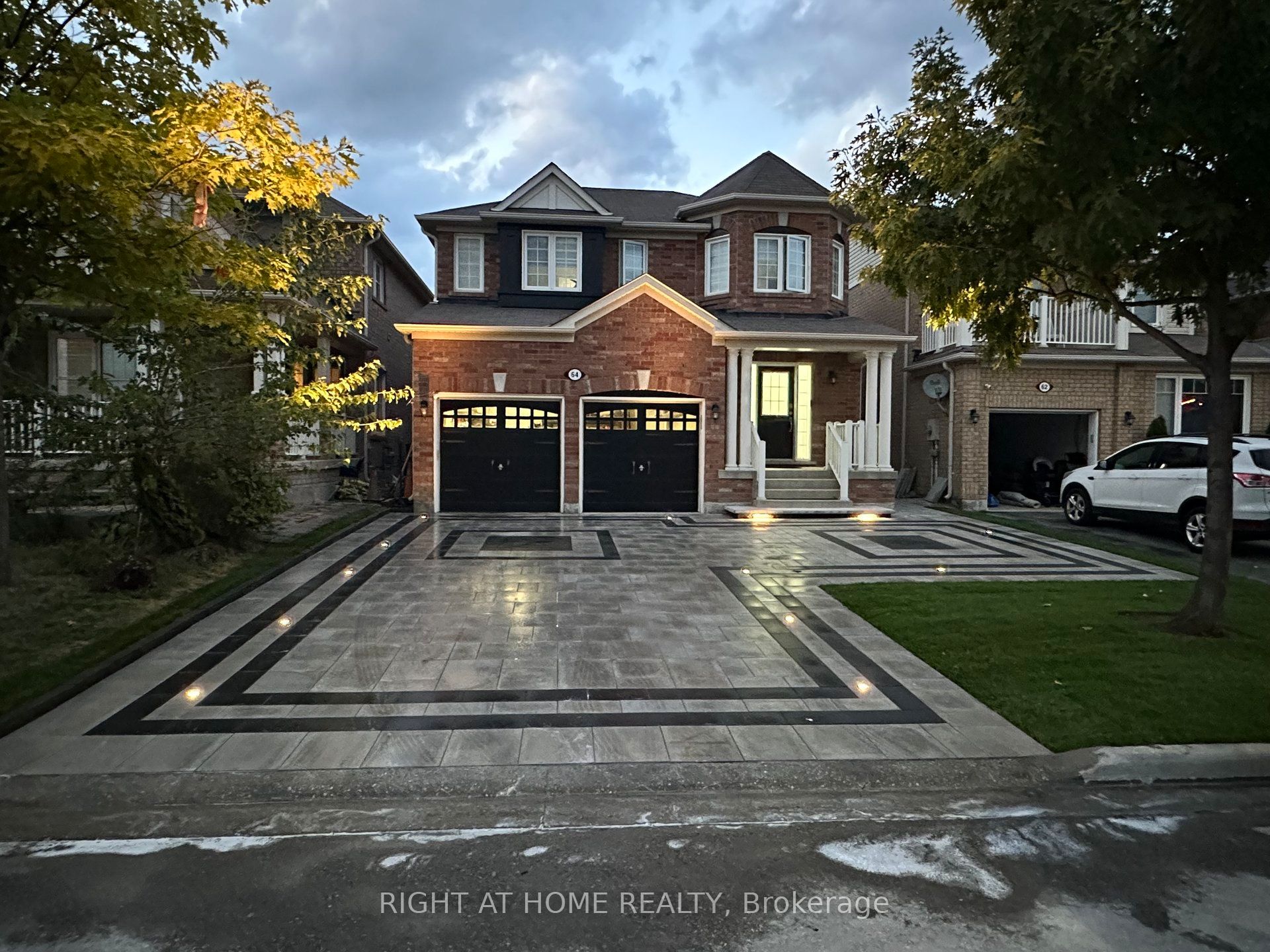 64 Williamson Family Hollow, Newmarket, ON L3X 3K2 photo 3