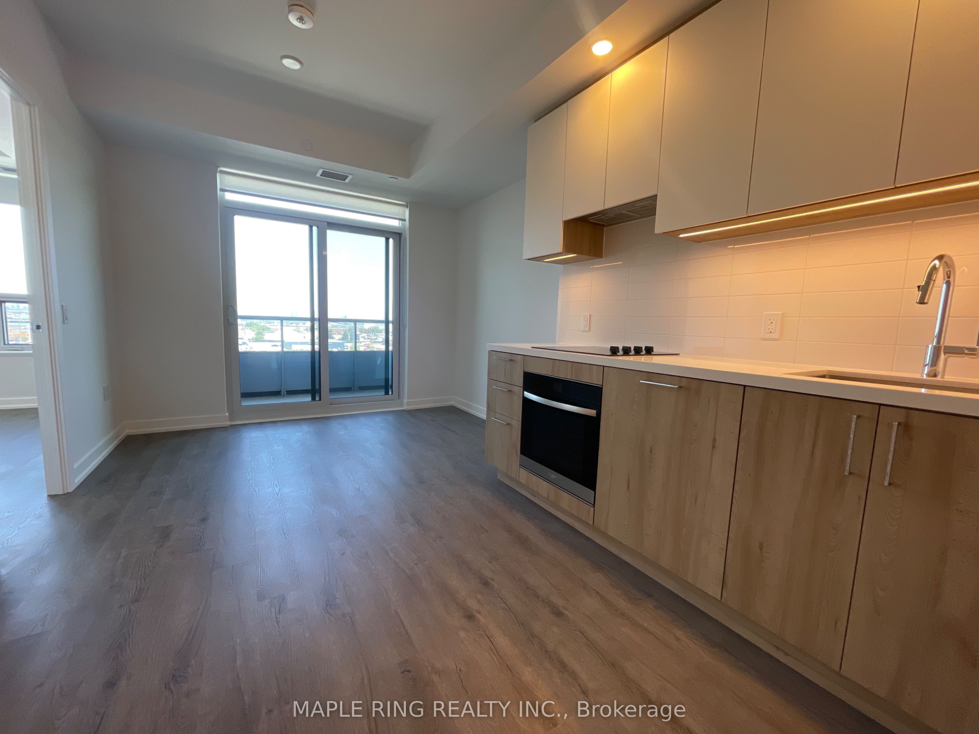21 Meadowdale Road 710, Vaughan, ON L4K 0H6 photo 2