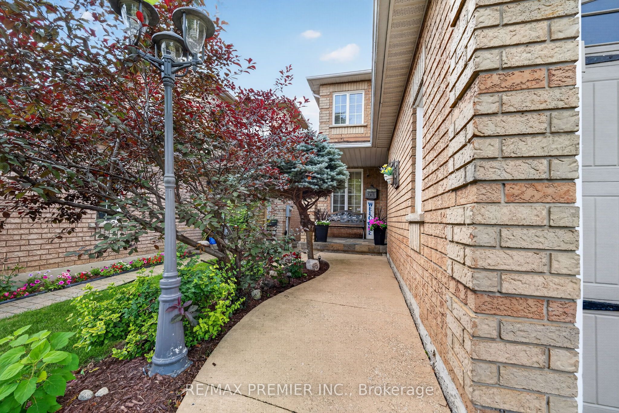 83 Royal Ridge Crescent, Vaughan, ON L6A 2T1 photo 2